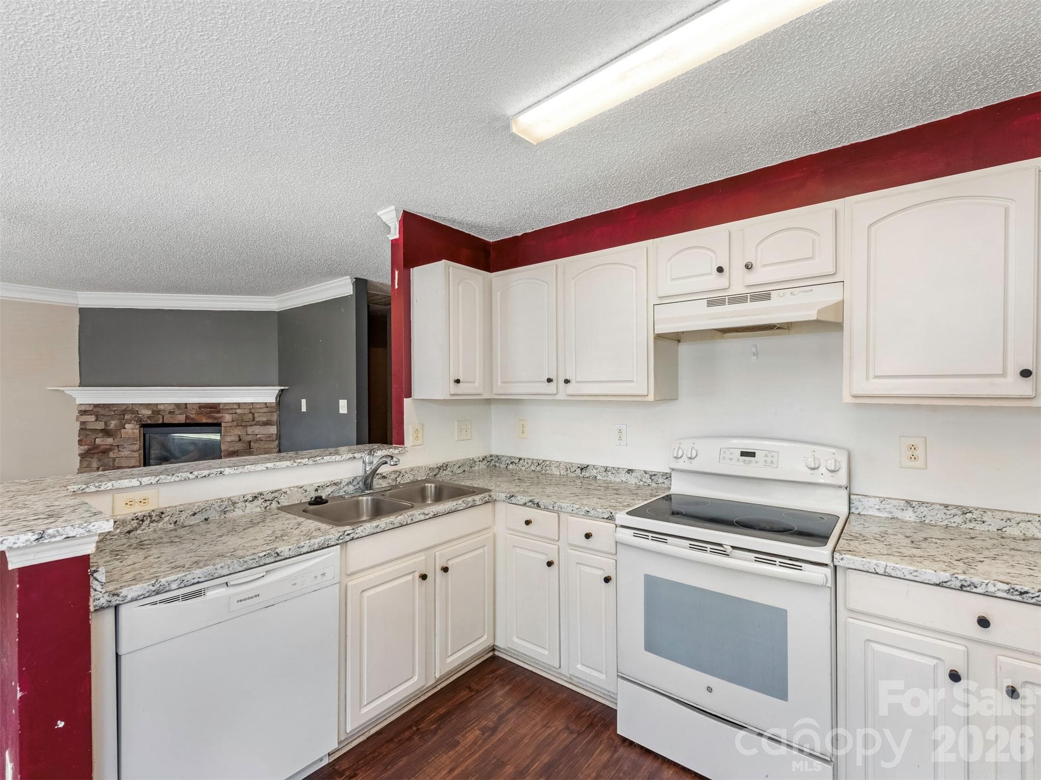 Single Family Residence at 343 Amir Circle, Matthews, photo 10 of 44