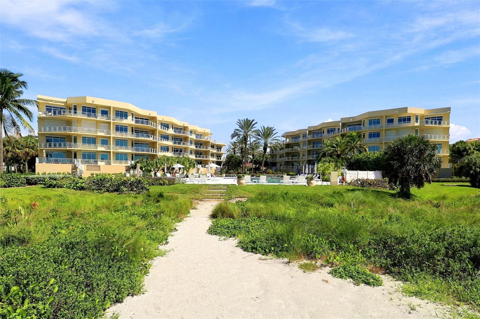 Easy access to the pristine beach and clear waters of the Gulf. - 2185 GULF OF MEXICO DR #243, LONGBOAT KEY