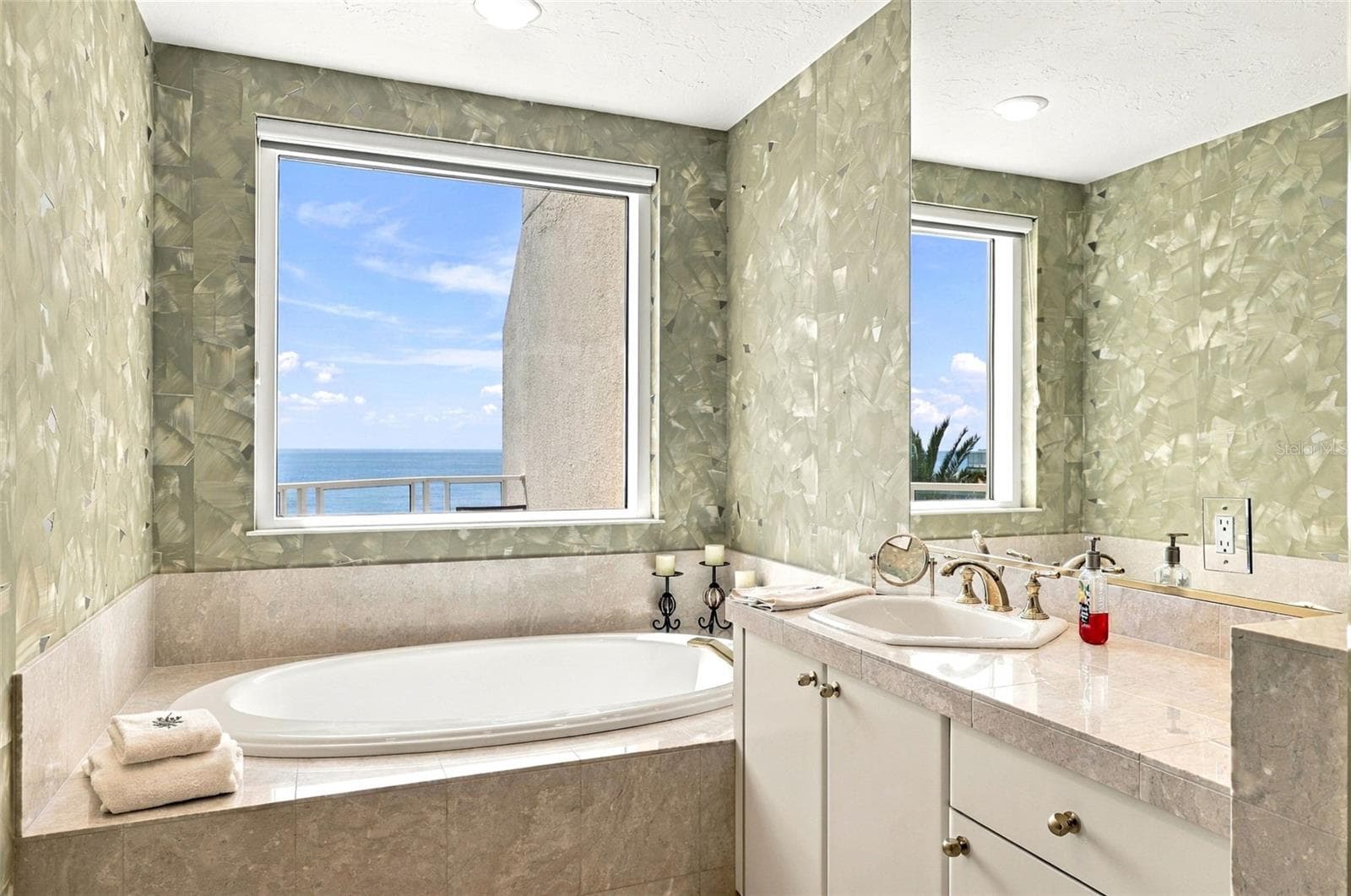 Primary Ensuite Bathroom - 2185 GULF OF MEXICO DR #243, LONGBOAT KEY