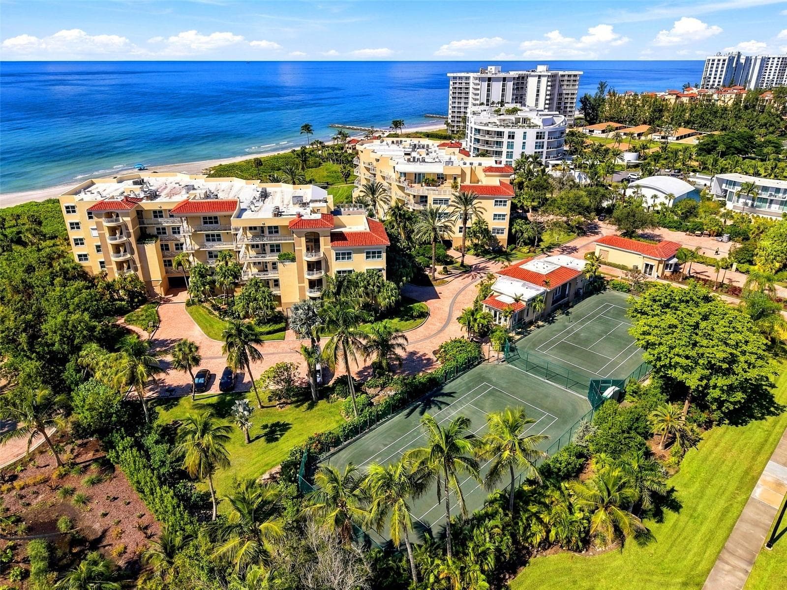 Amenity rich, location, direct access to the beach. - 2185 GULF OF MEXICO DR #243, LONGBOAT KEY