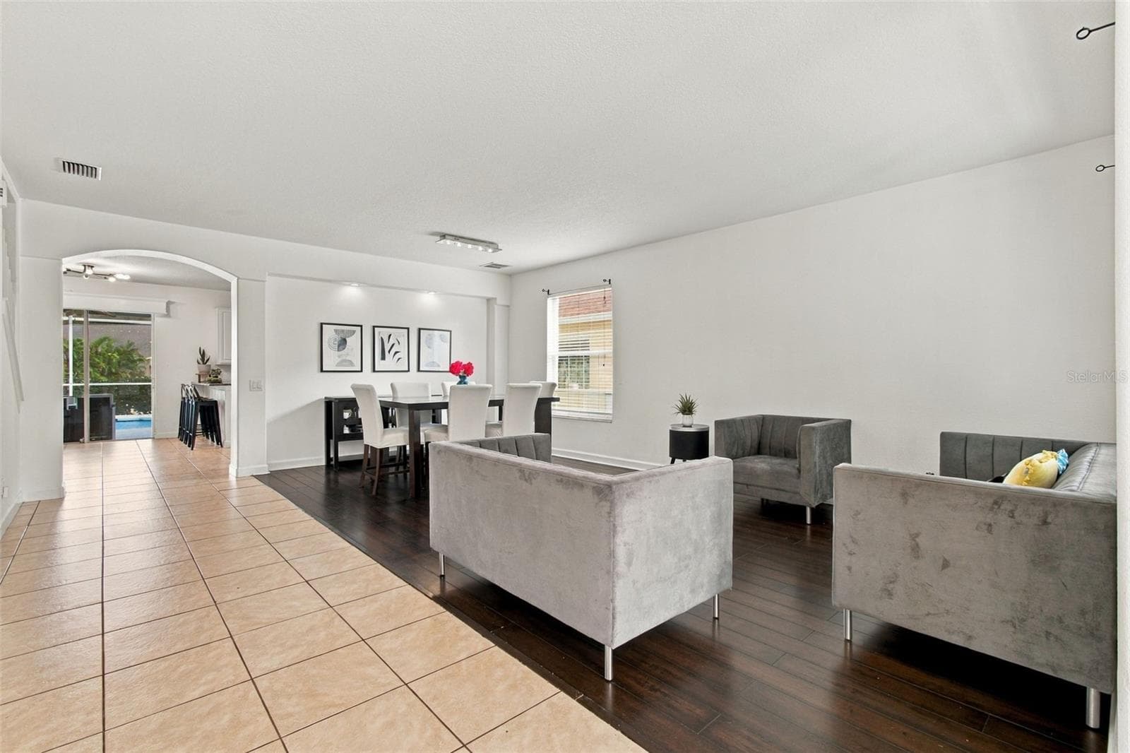 Your home's open floor plan allows for easy entertaining. - 19025 FISHERMANS BEND DR, LUTZ
