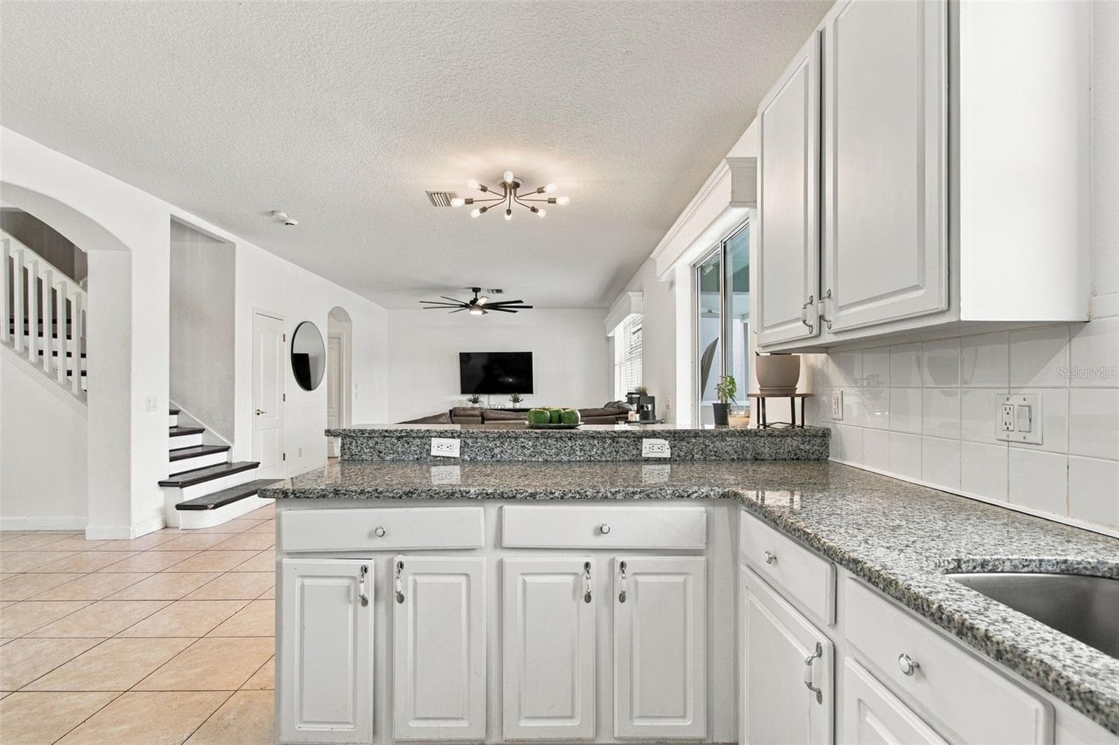 Your kitchen overlooks for expansive family room and pool areas. - 19025 FISHERMANS BEND DR, LUTZ