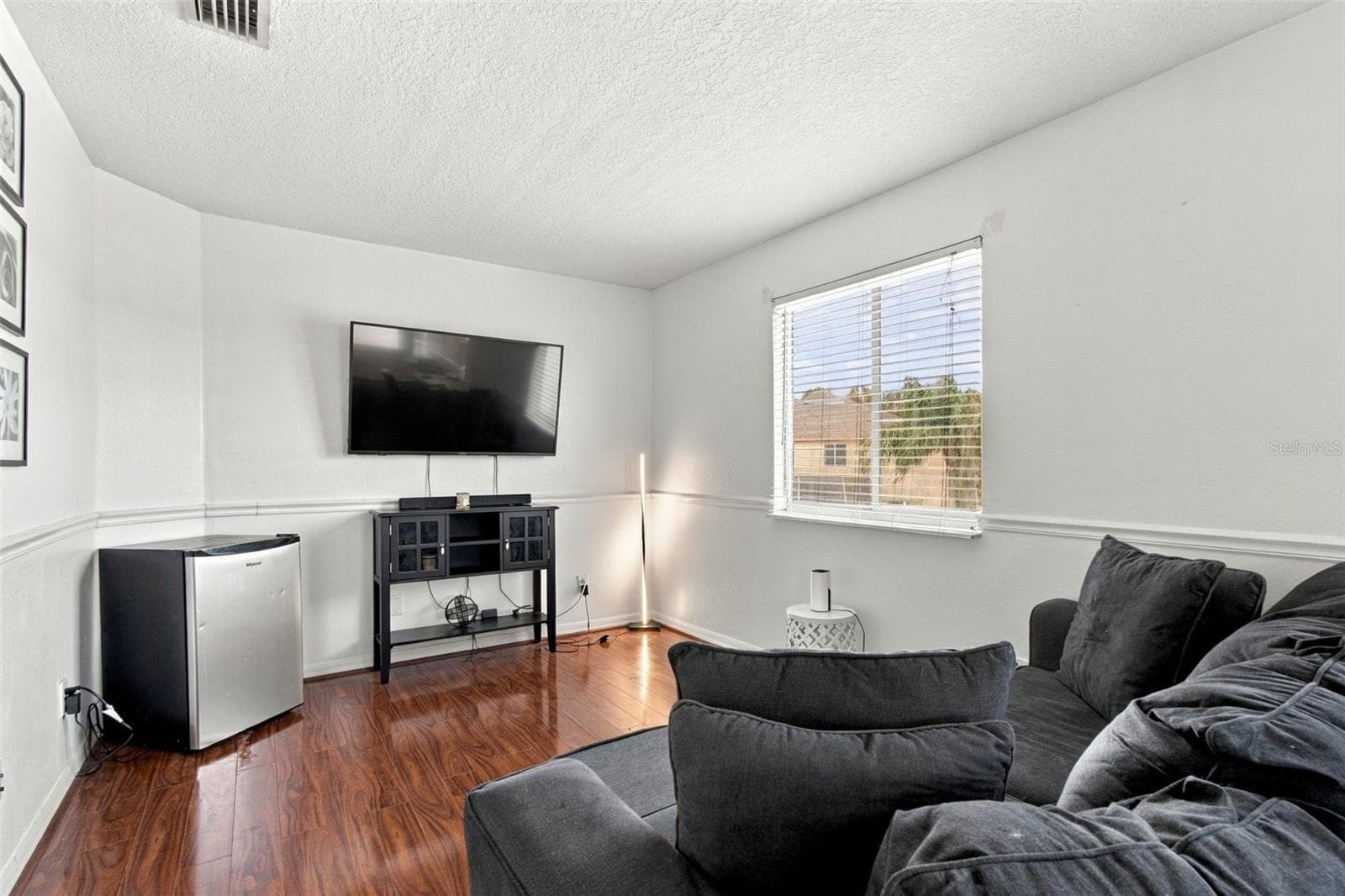 Your flex space can be utilized to fit your needs. - 19025 FISHERMANS BEND DR, LUTZ