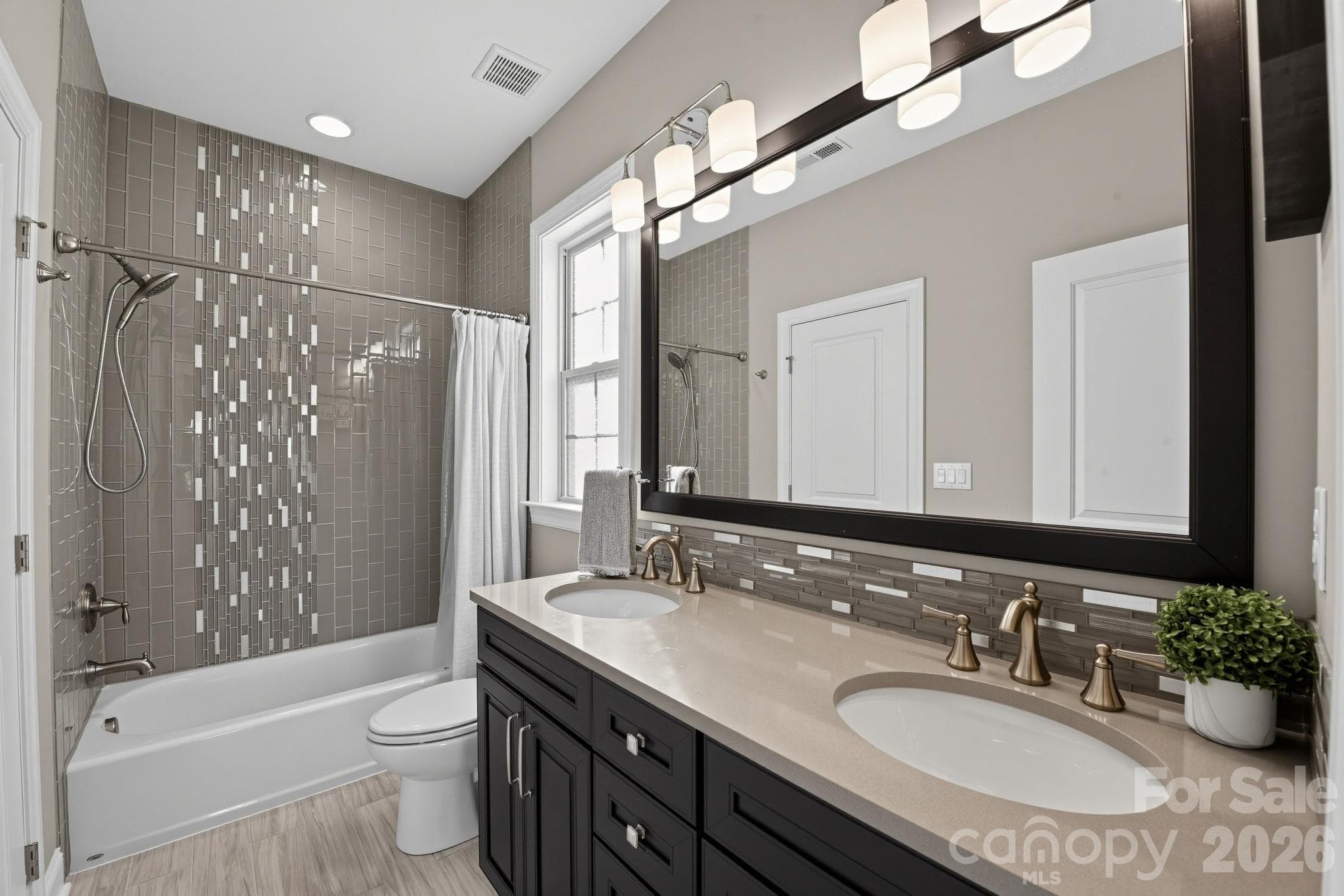 2nd full bath - upstairs - 13013 Jacks Lane, Pineville