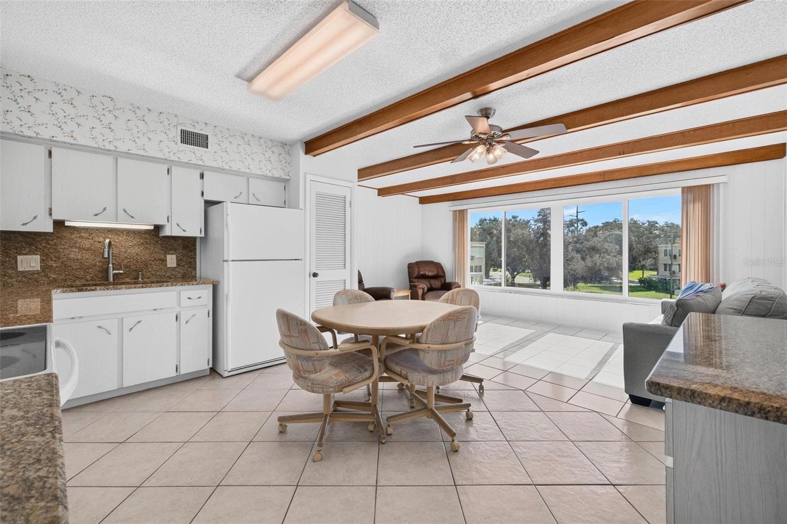 Gathering Room - Granite Counters - 2221 SWEDISH DR #53, CLEARWATER