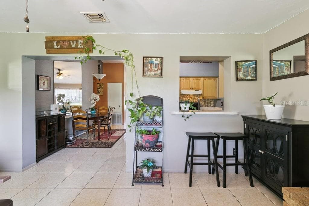 Kitchen with Pass Through - 8509 LYONIA DR, ORLANDO