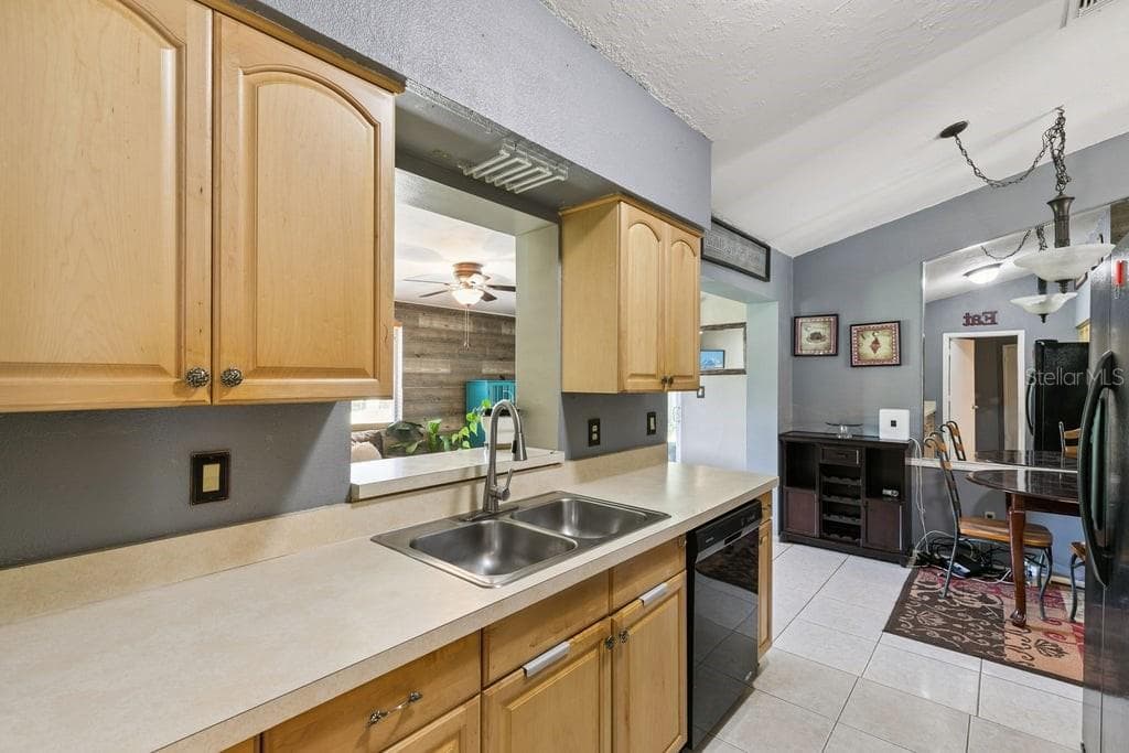 Kitchen - 8509 LYONIA DR, ORLANDO