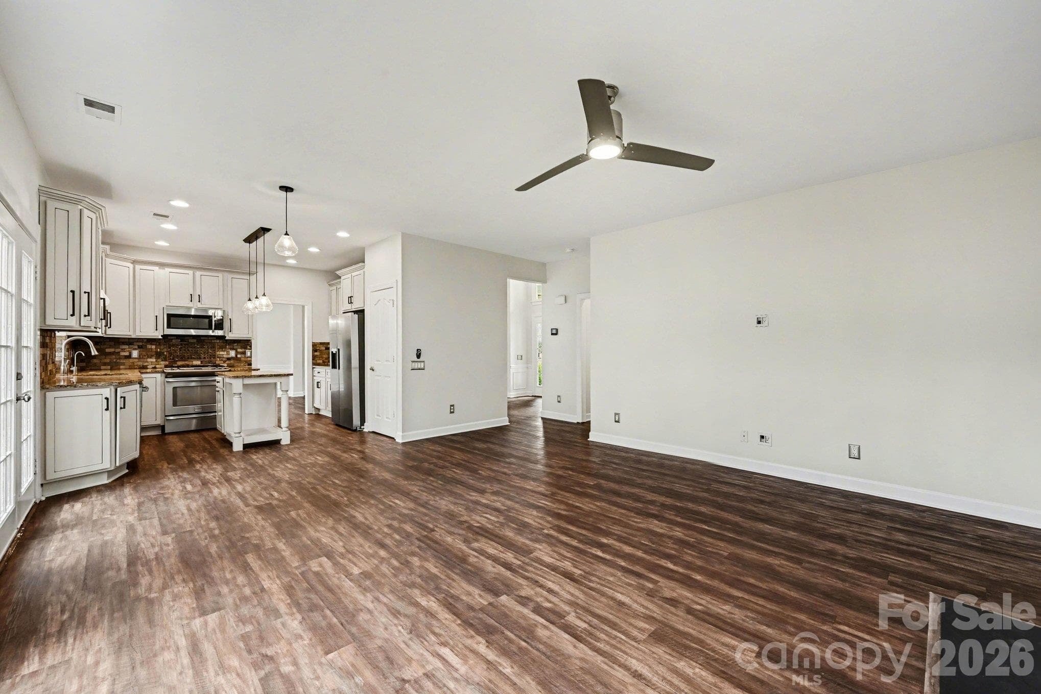 Single Family Residence at 5805 Swanston Drive, Charlotte, photo 9 of 32