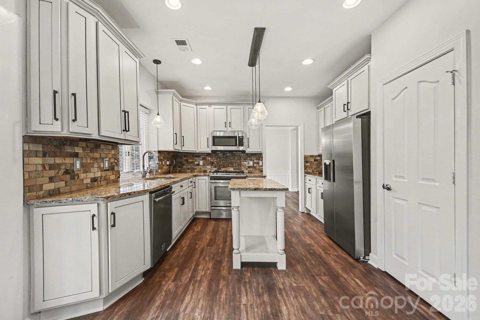 Single Family Residence at 5805 Swanston Drive, Charlotte, photo 11 of 32