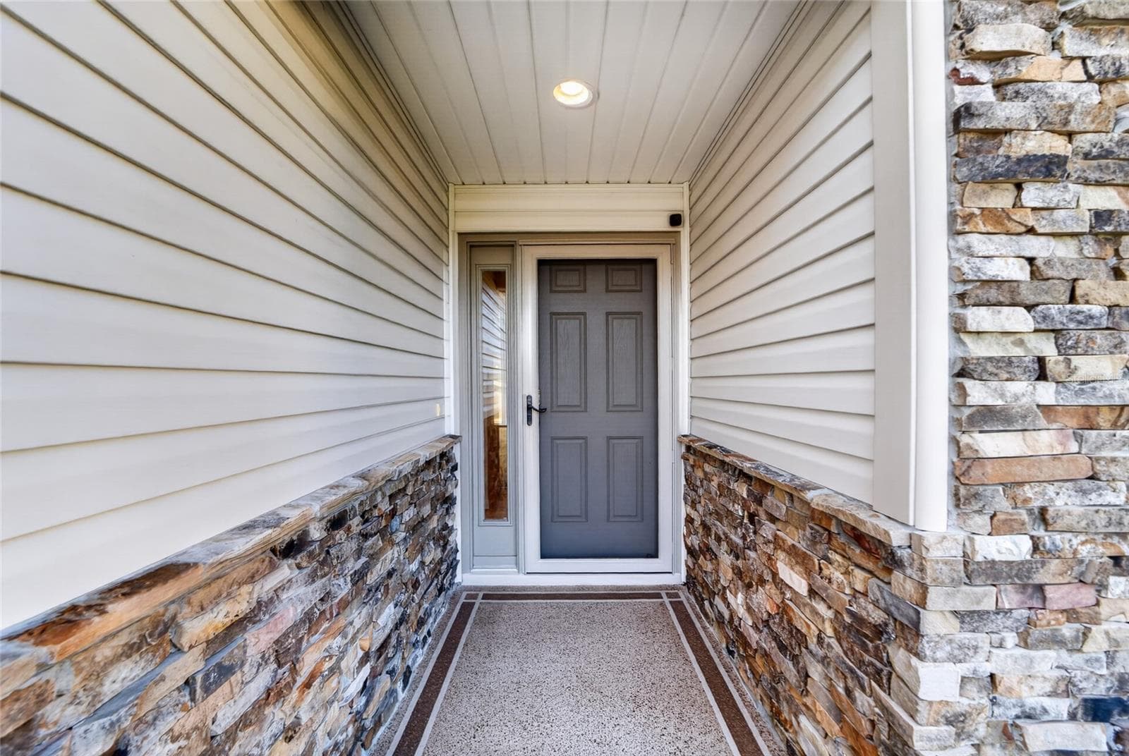Covered front porch with screen door - 3552 WYNGATE PL, THE VILLAGES