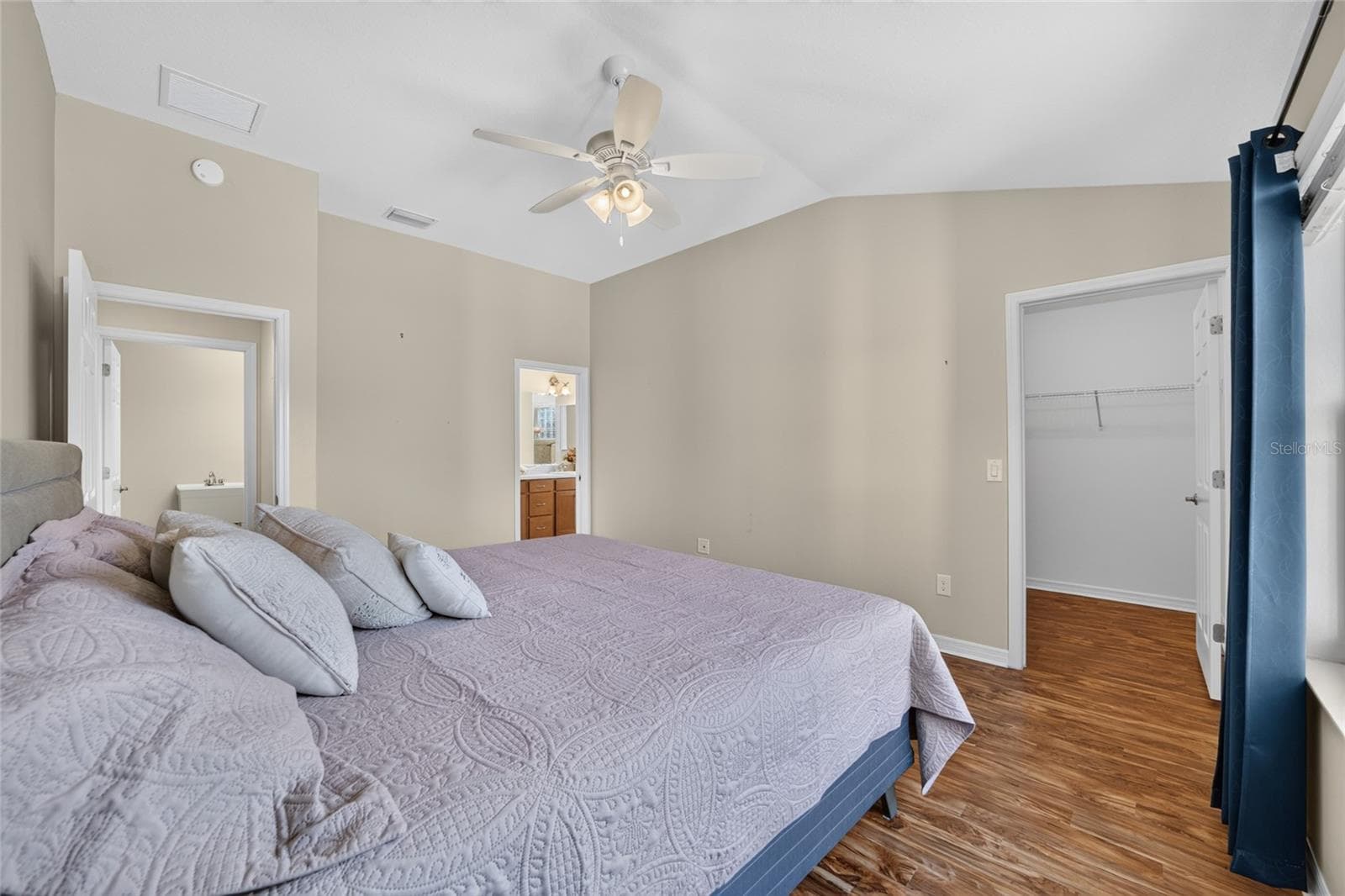 Ceiling fan with light - 3552 WYNGATE PL, THE VILLAGES
