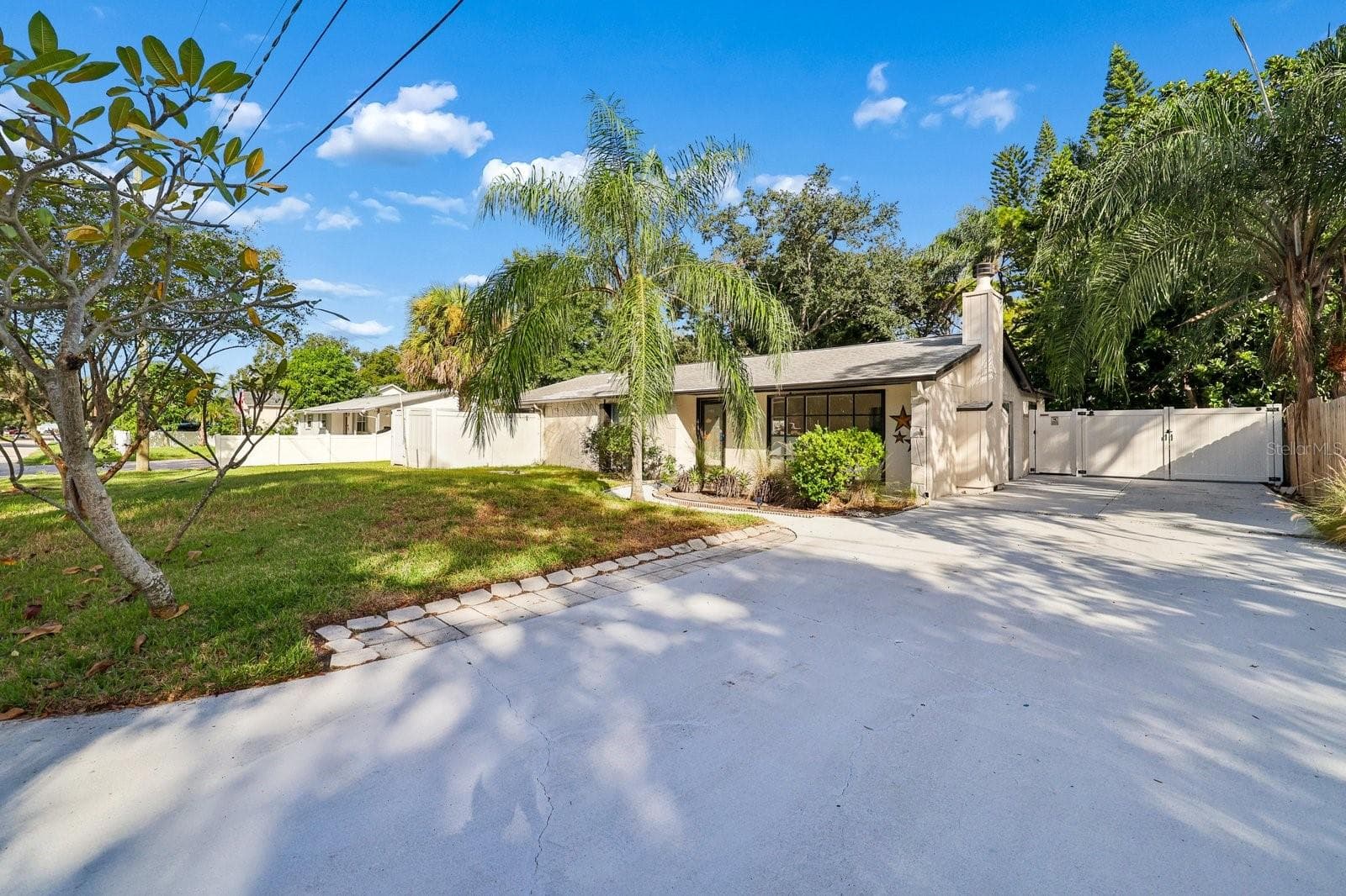 Single Family Residence at 7321 CANAL BLVD, TAMPA, photo 2 of 44