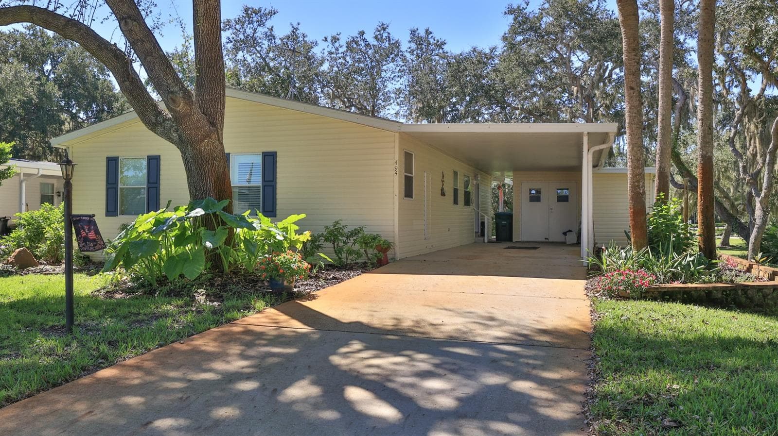 Manufactured Home at 494 SIOUX BLVD, OAK HILL, photo 2 of 63
