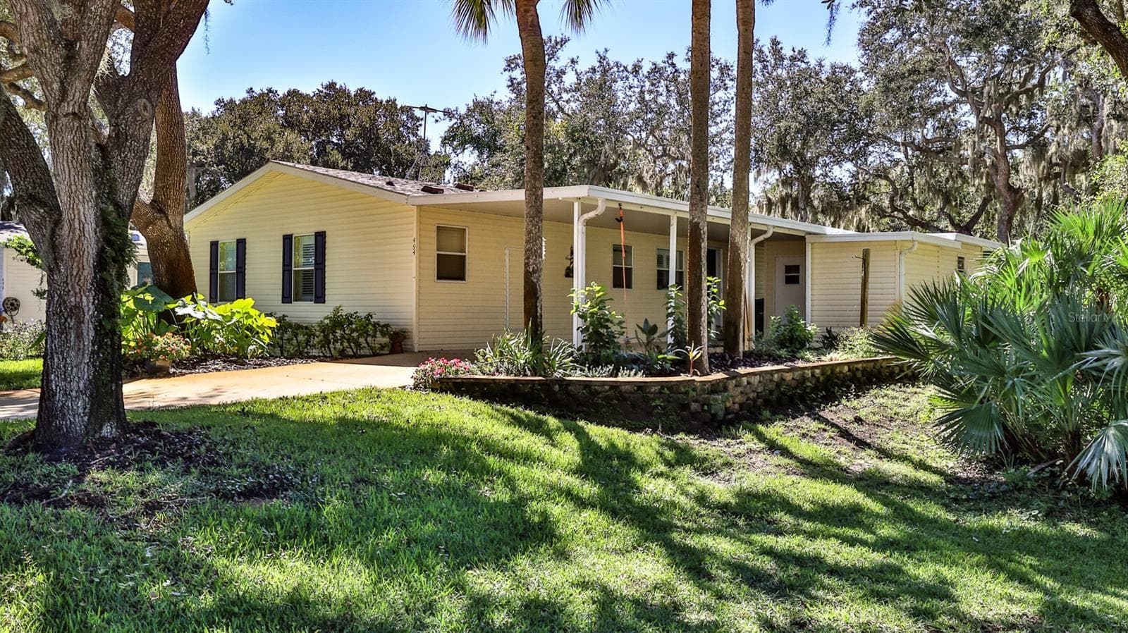 Manufactured Home at 494 SIOUX BLVD, OAK HILL, photo 3 of 63