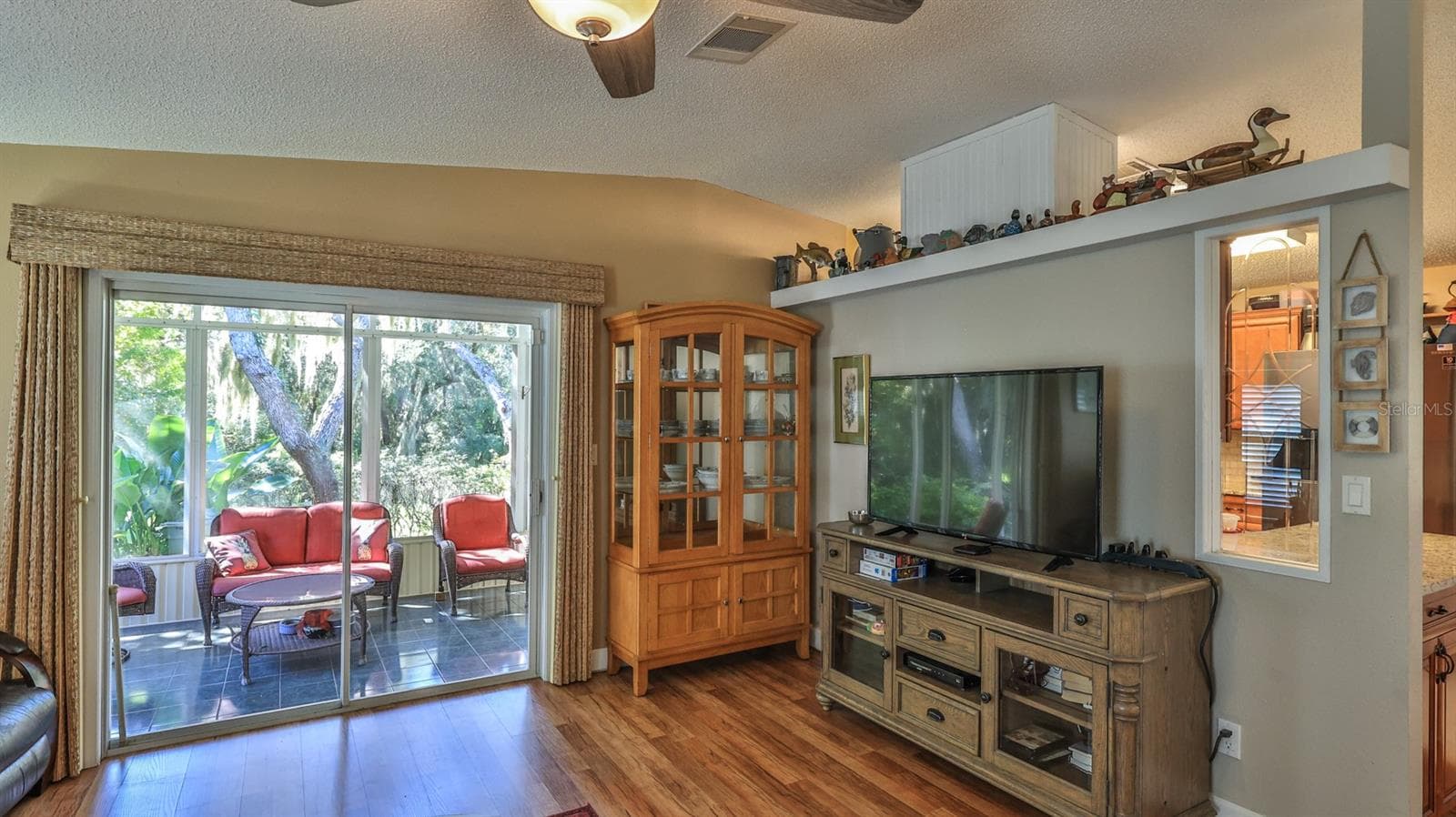 Manufactured Home at 494 SIOUX BLVD, OAK HILL, photo 12 of 63