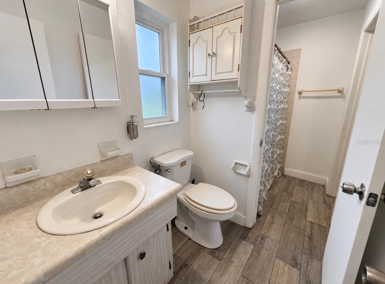 Jack & Jill (primary bedroom bathroom) - 6745 LARCH LN, ORLANDO