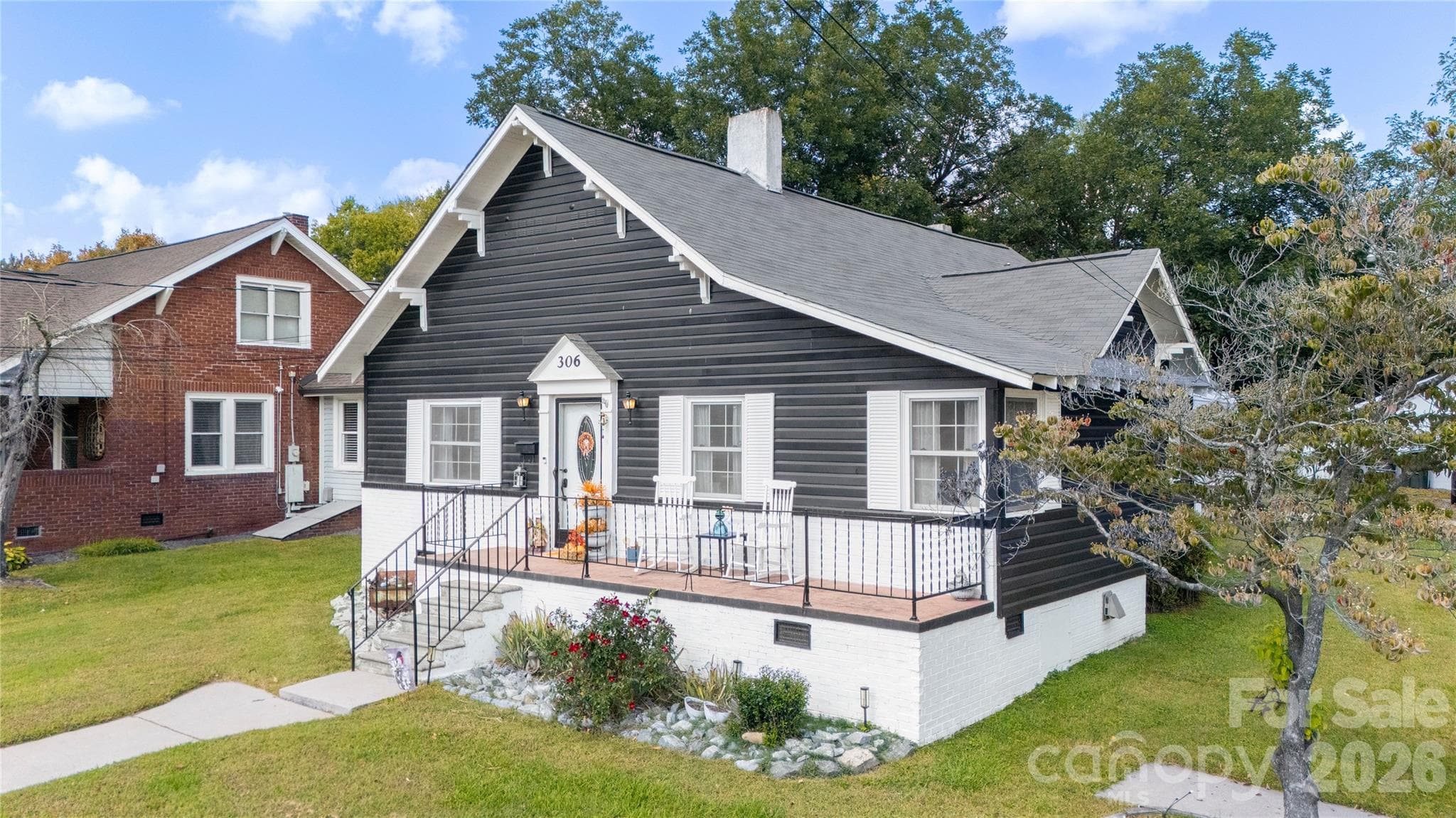 Single Family Residence at 306 Hillcrest Drive, Lexington, photo 2 of 42