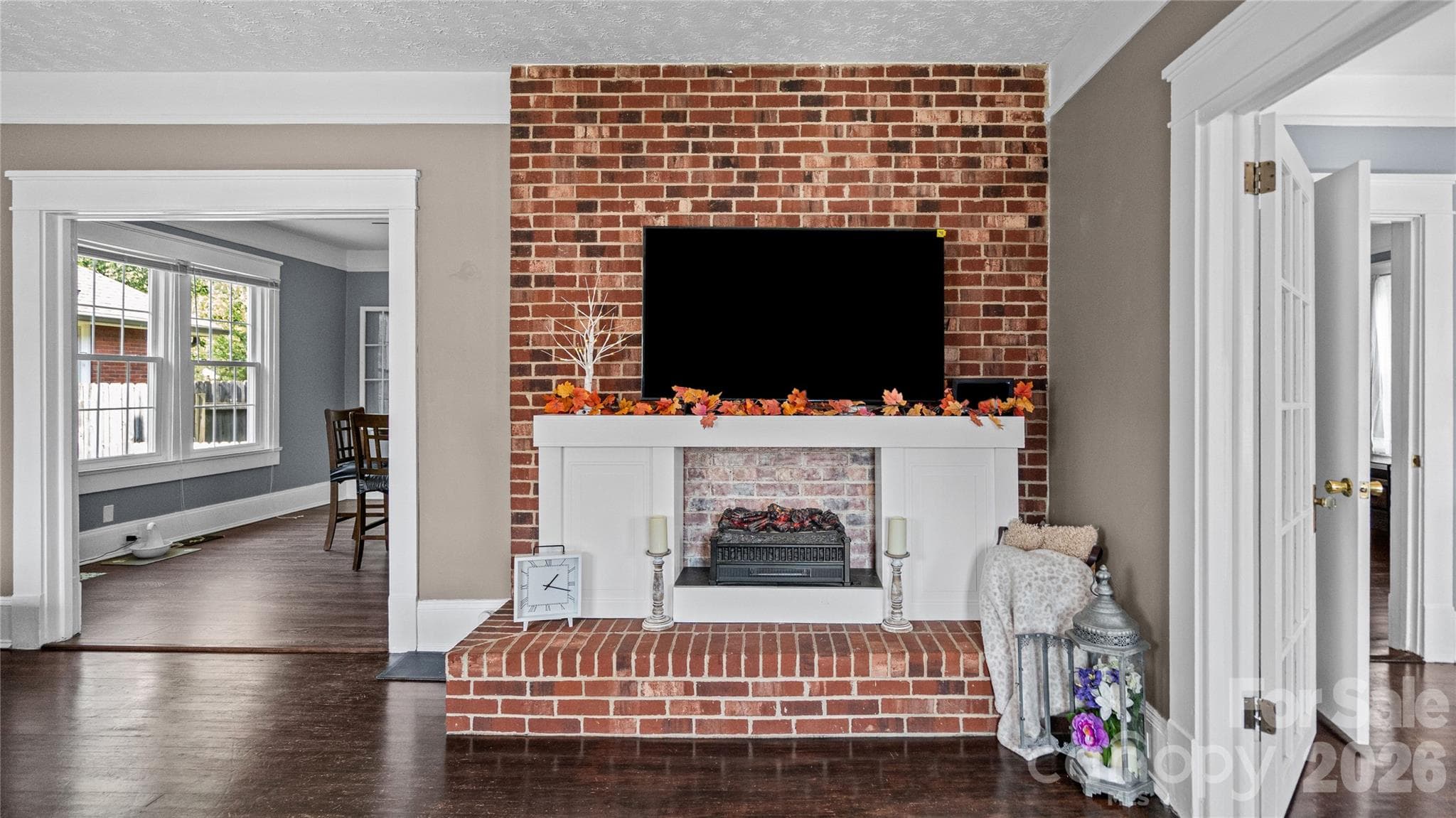 Single Family Residence at 306 Hillcrest Drive, Lexington, photo 7 of 42