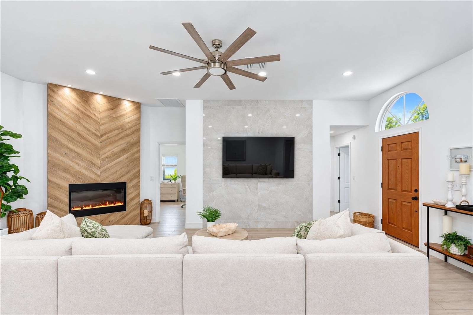 Single Family Residence at 13509 COLORADO PL, TAMPA, photo 9 of 35
