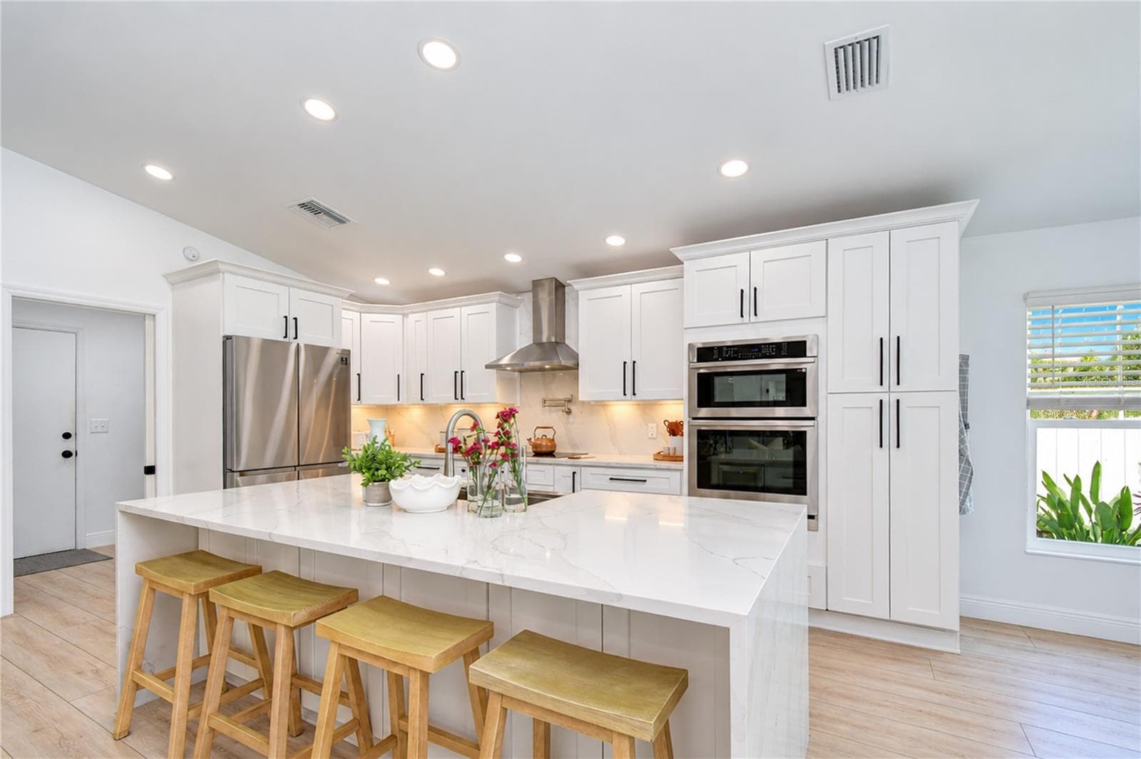 Single Family Residence at 13509 COLORADO PL, TAMPA, photo 12 of 35