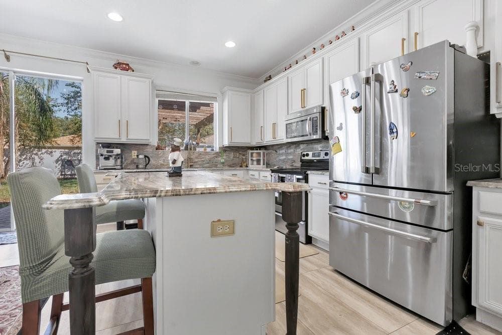 Single Family Residence at MOSS LANDING PH 1, RIVERVIEW, photo 10 of 33