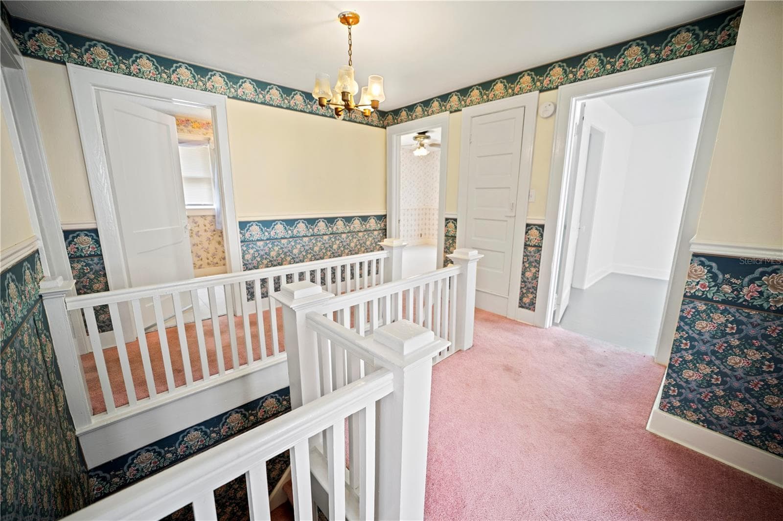 Upstairs Landing - 1400 FLORIDA AVE, ST CLOUD