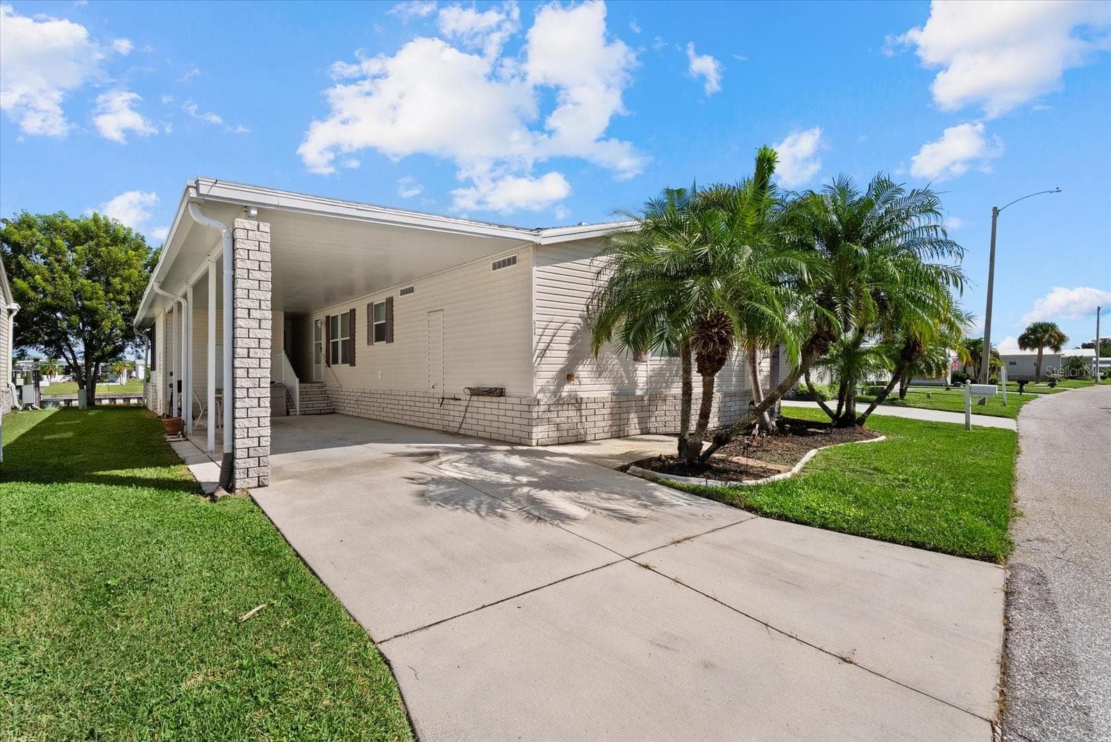 Manufactured Home at 636 BLACKBURN BLVD, NORTH PORT, photo 2 of 32