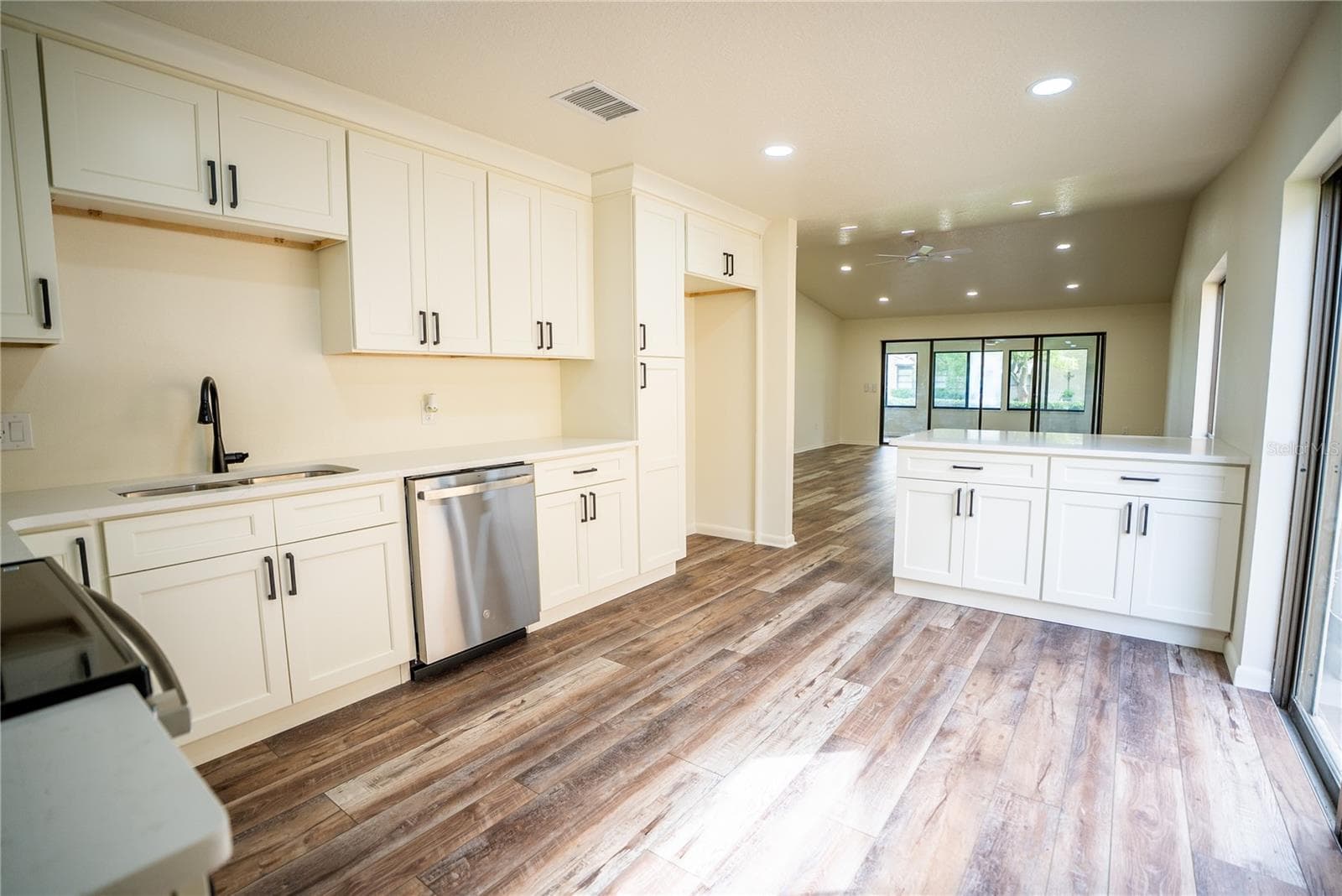 Single Family Residence at 3947 CYPRESS LNDG W, WINTER HAVEN, photo 9 of 23