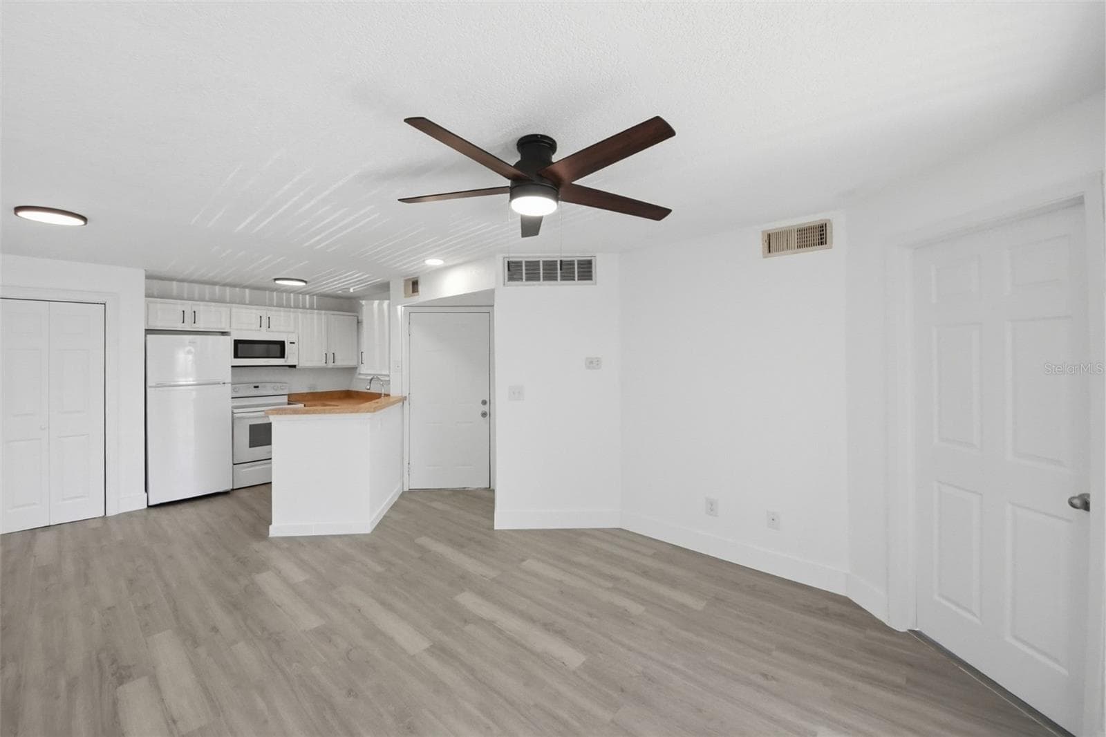 Condominium at 1964 LAKE ATRIUMS CIR #169, ORLANDO, photo 5 of 27