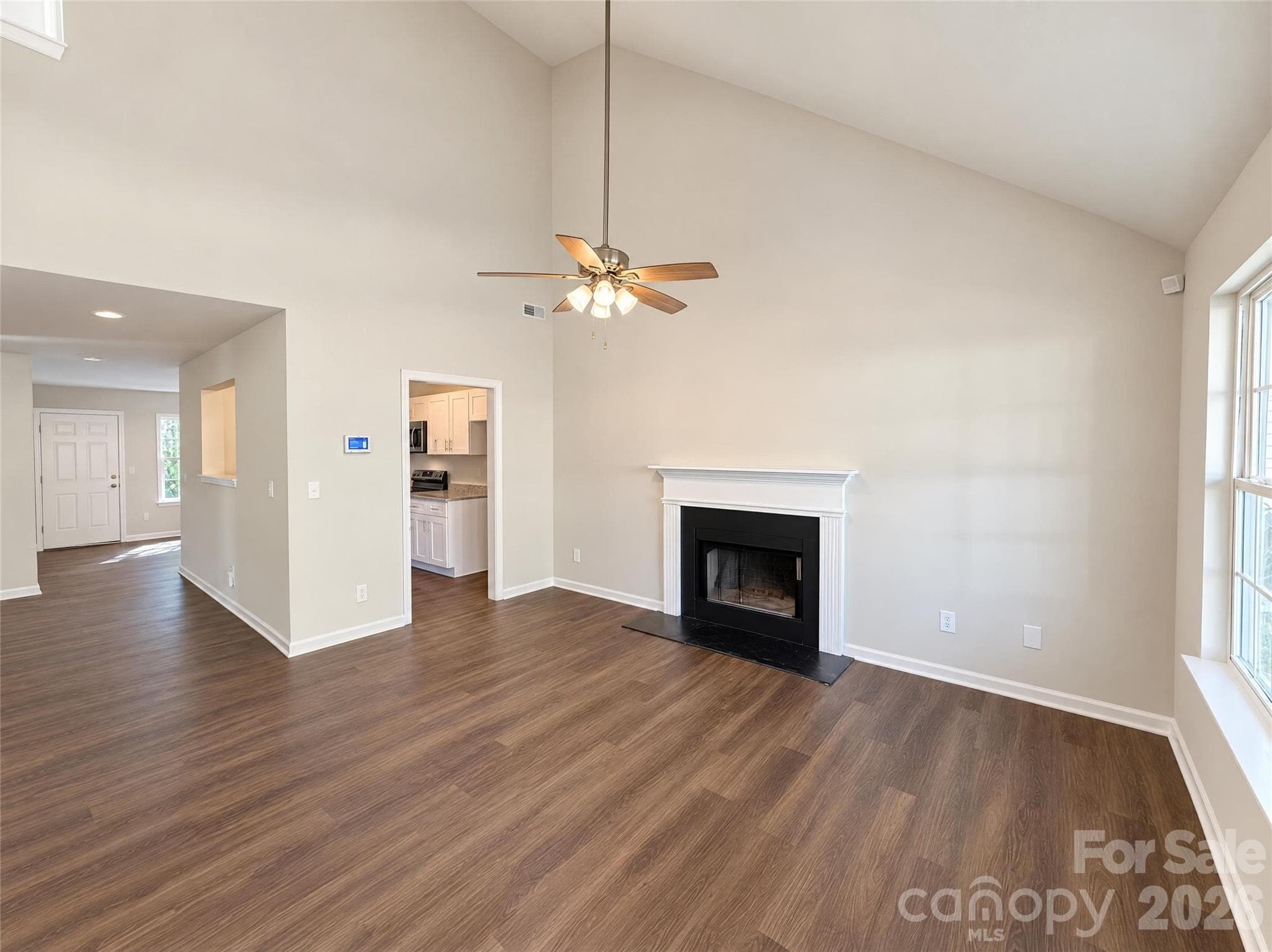 Single Family Residence at 8603 Berrybrook Lane, Charlotte, photo 3 of 17