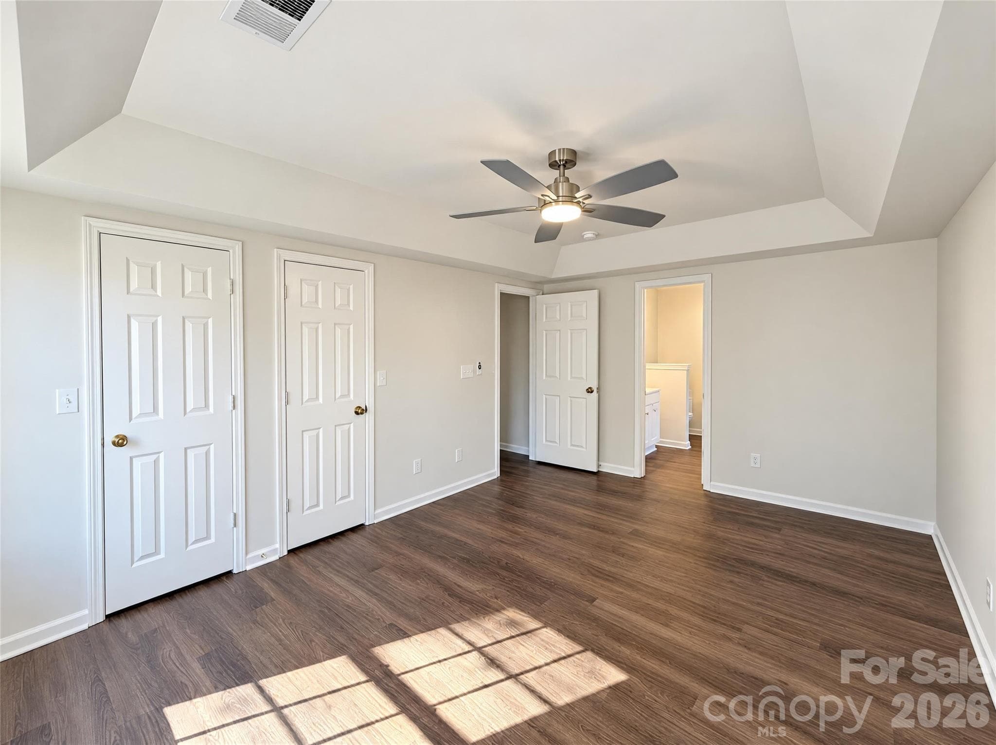Single Family Residence at 8603 Berrybrook Lane, Charlotte, photo 4 of 17