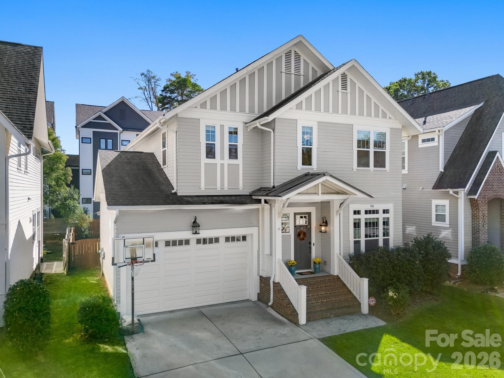 Single Family Residence at 908 Millbrook Road, Charlotte, photo 2 of 29