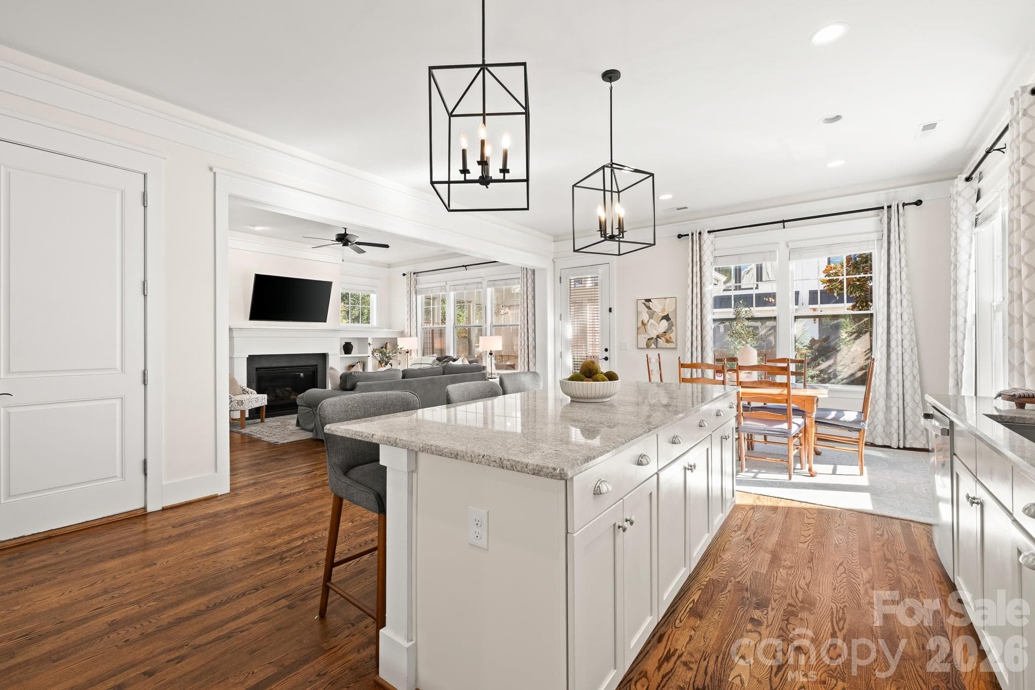 Single Family Residence at 908 Millbrook Road, Charlotte, photo 3 of 29
