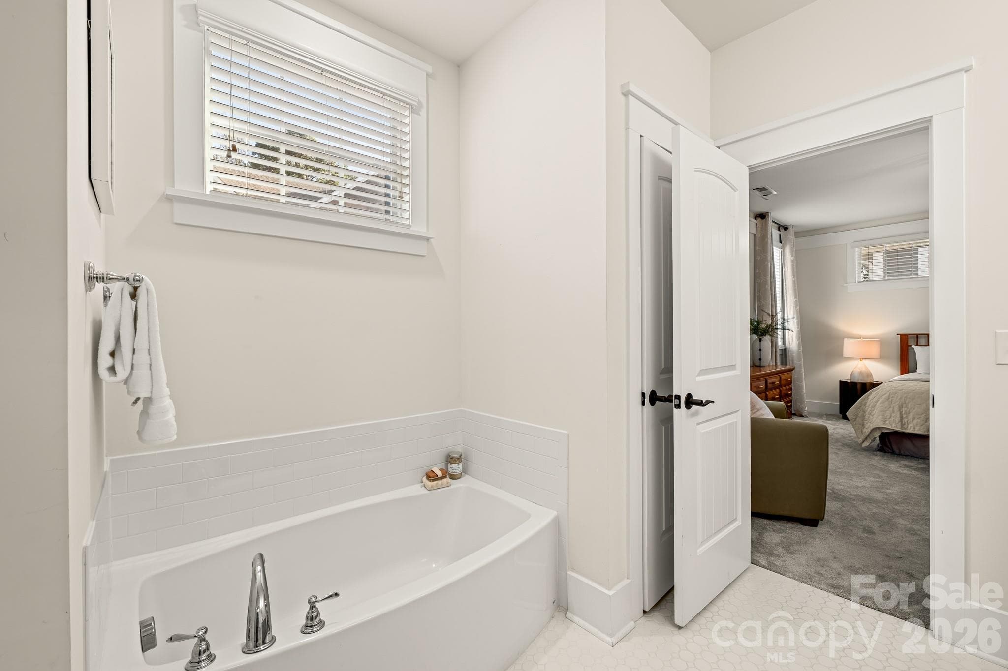 Single Family Residence at 908 Millbrook Road, Charlotte, photo 27 of 29
