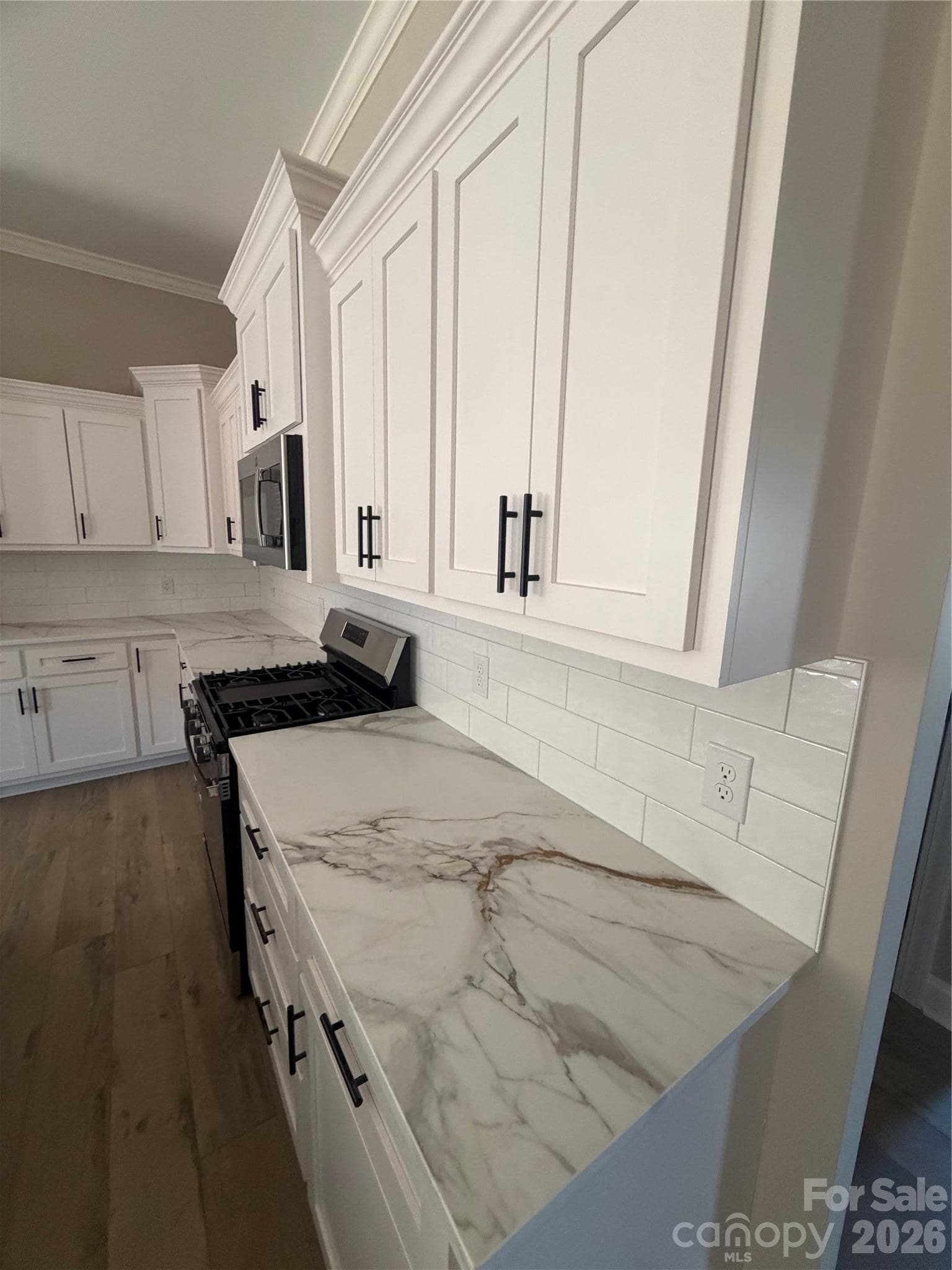 Single Family Residence at 4917 Southview Drive, Hickory, photo 2 of 20