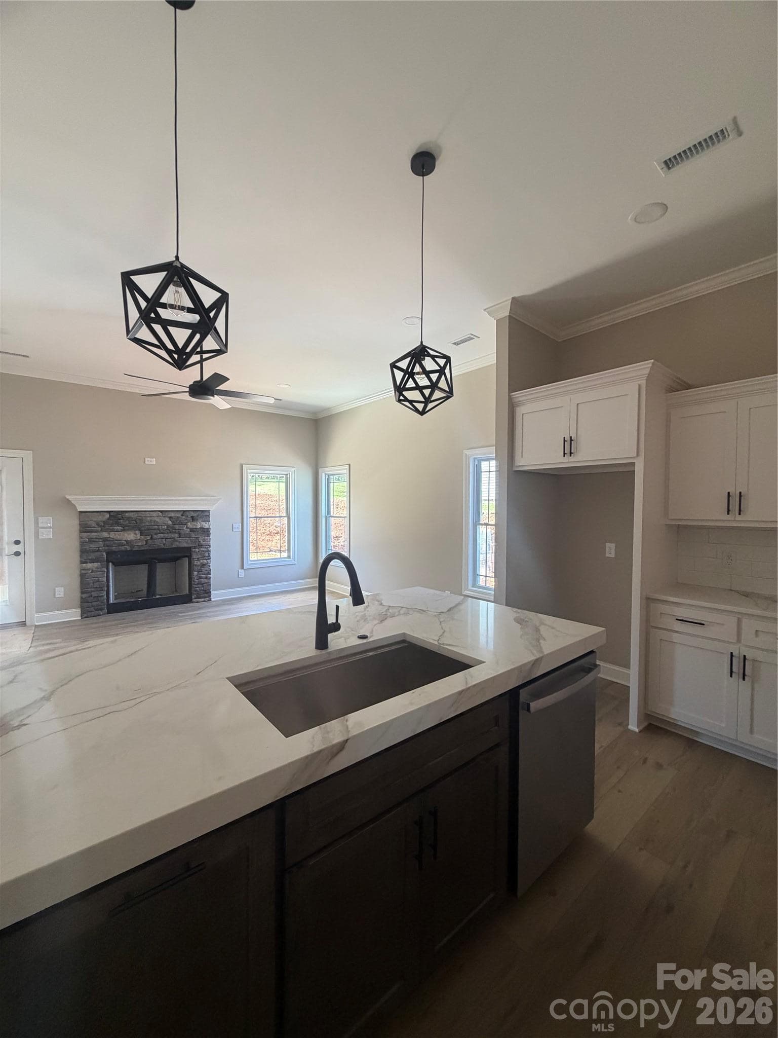 Single Family Residence at 4917 Southview Drive, Hickory, photo 3 of 20