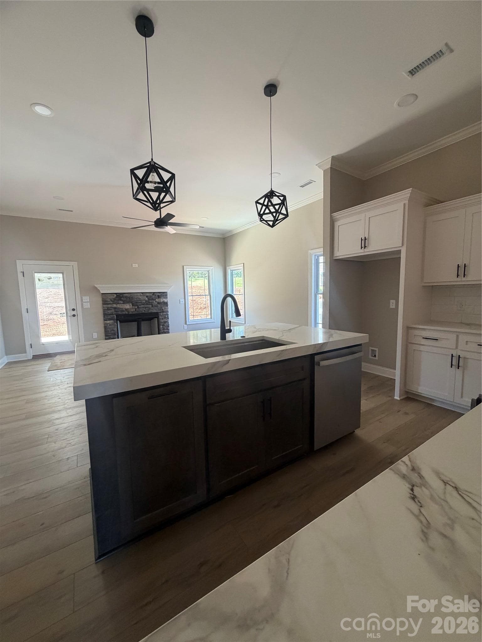 Single Family Residence at 4917 Southview Drive, Hickory, photo 4 of 20