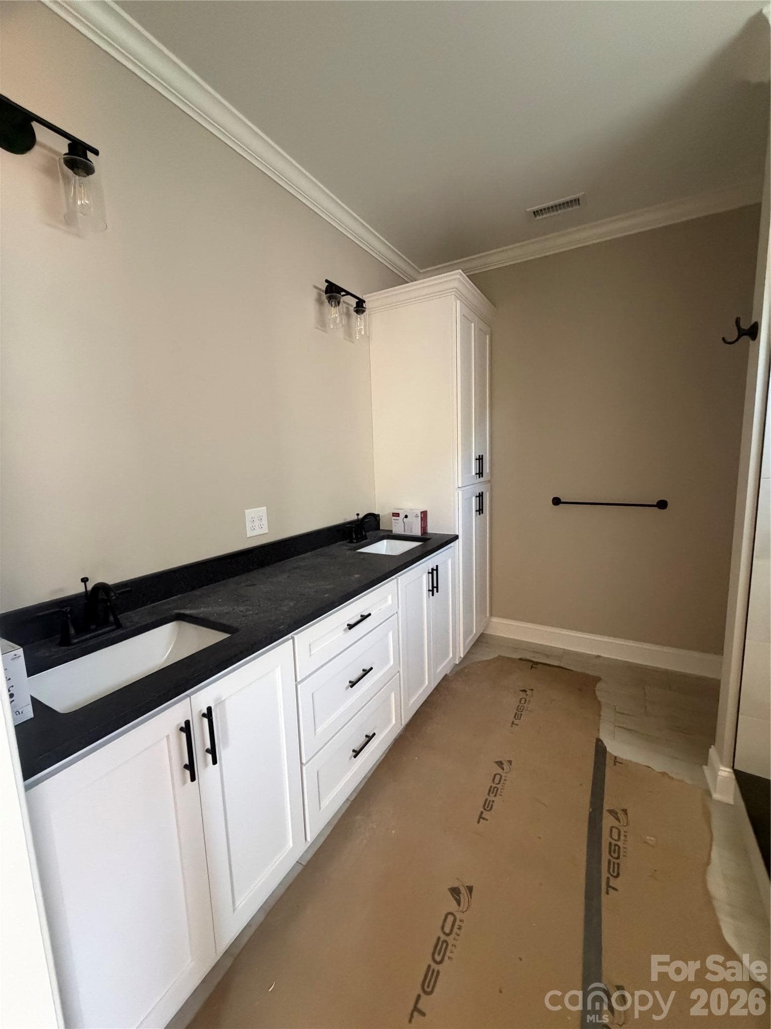 Single Family Residence at 4917 Southview Drive, Hickory, photo 16 of 20