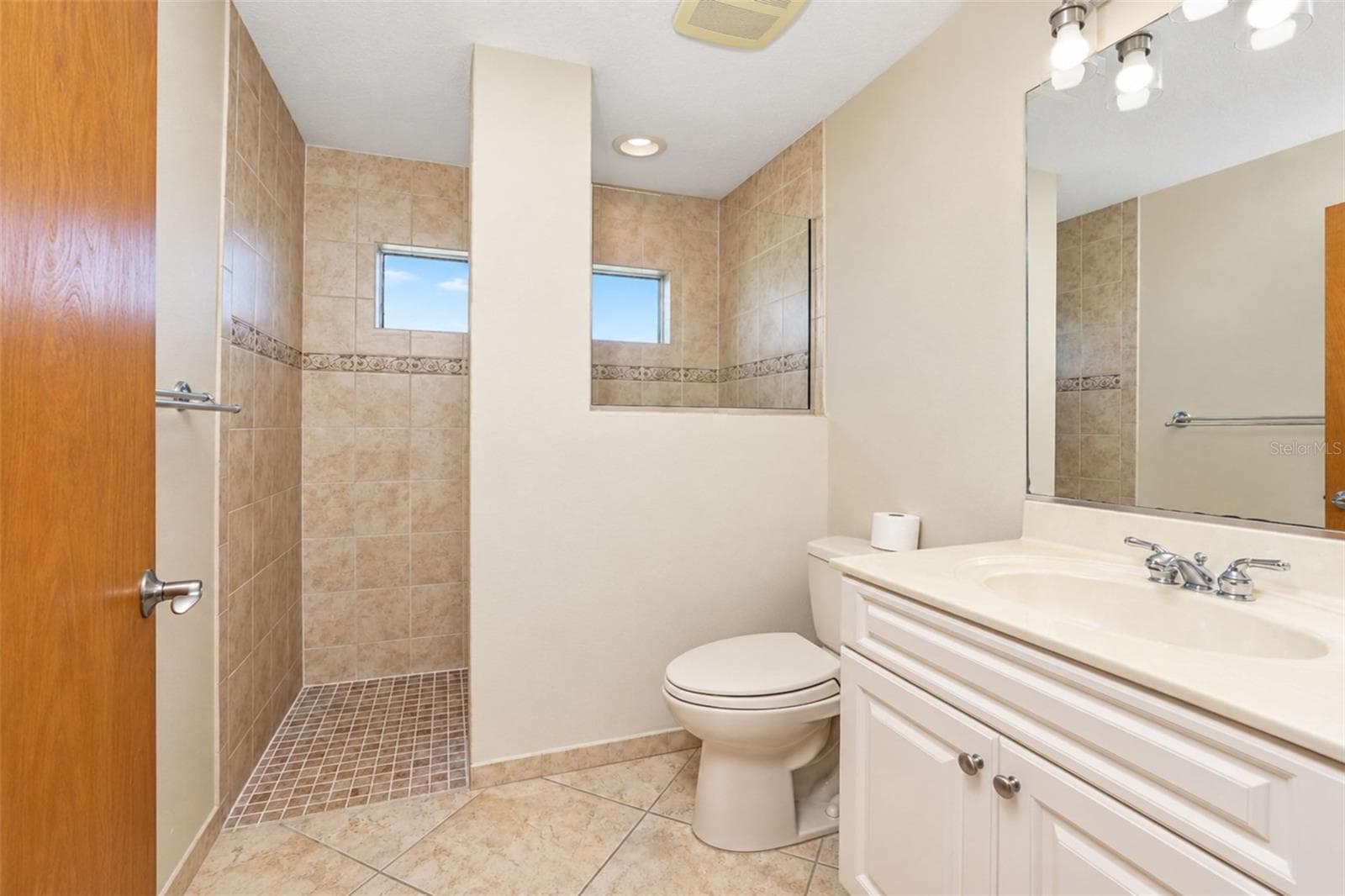 Guest Bathroom - 1881 NEPTUNE DR, ENGLEWOOD