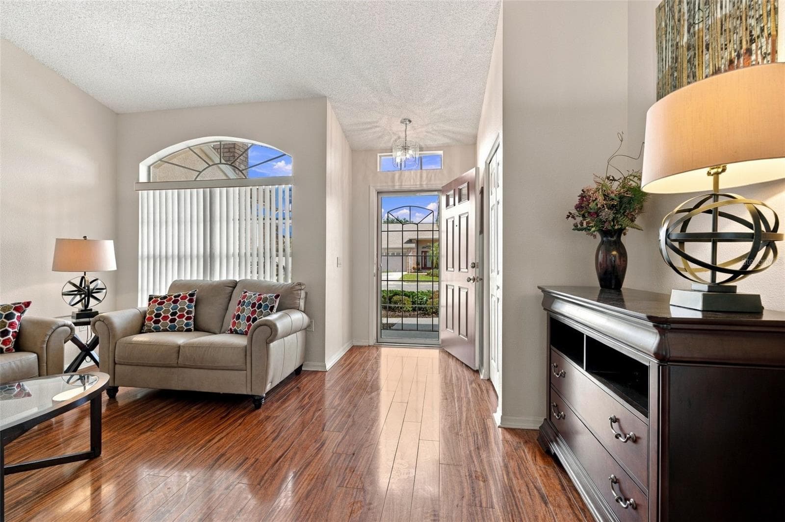 View toward the front door - 1149 WOLFORD DR, NEW PORT RICHEY