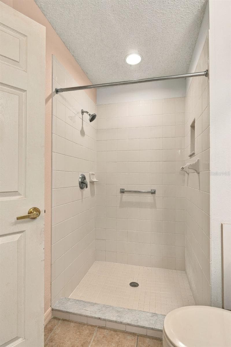Ensuite features a walk-in shower - 1149 WOLFORD DR, NEW PORT RICHEY