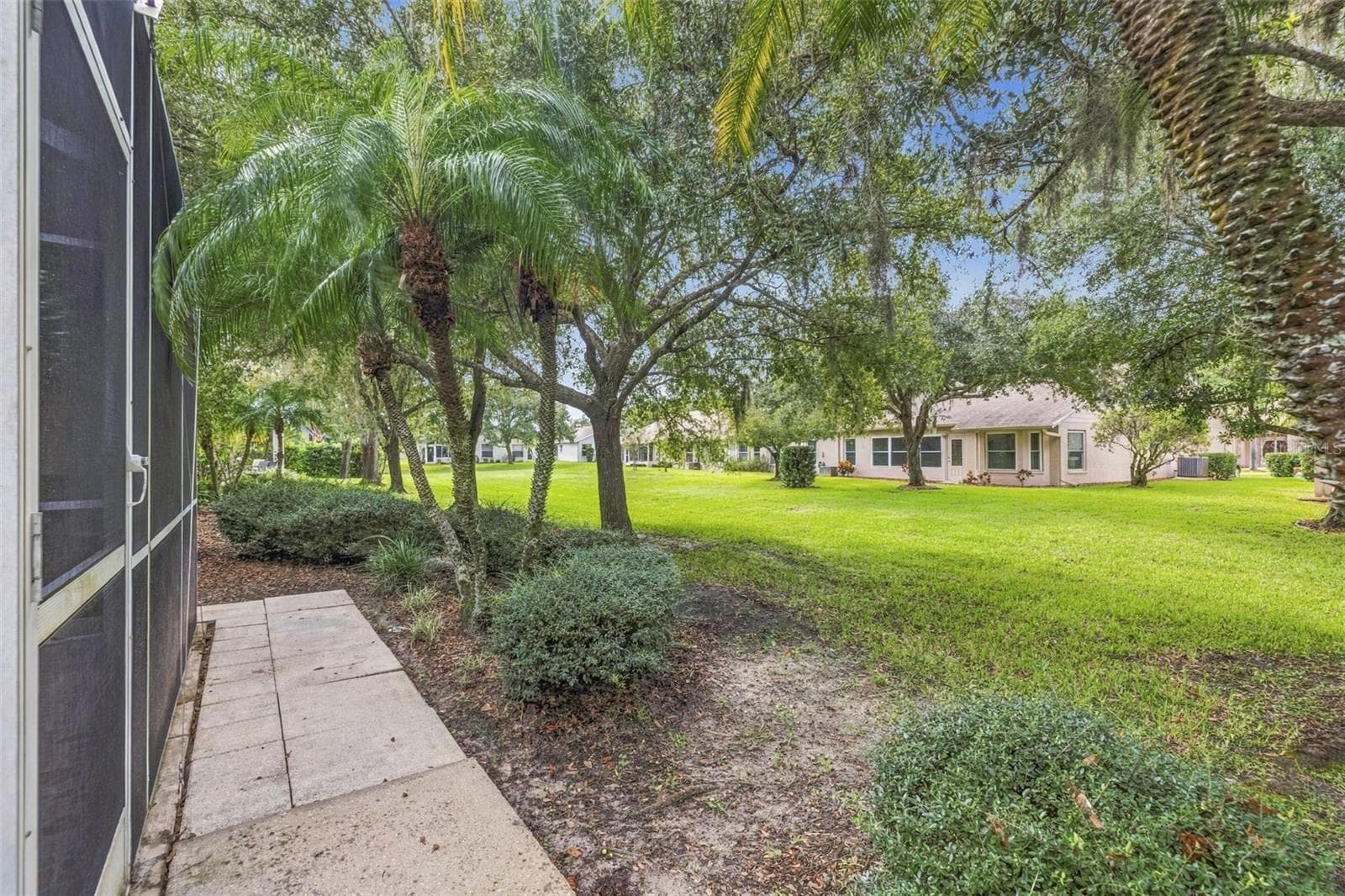 Wide space between the villas offering privacy - 1149 WOLFORD DR, NEW PORT RICHEY