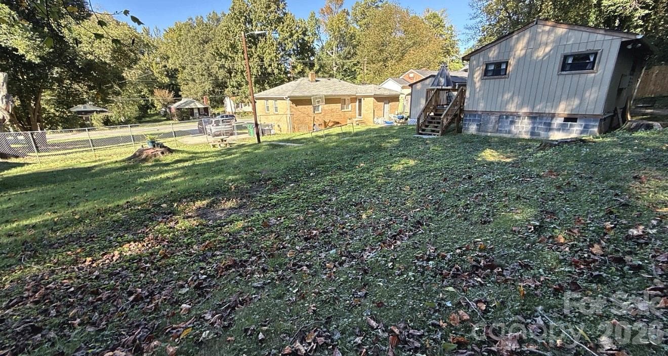 Single Family Residence at 4310 Dinglewood Avenue, Charlotte, photo 17 of 18