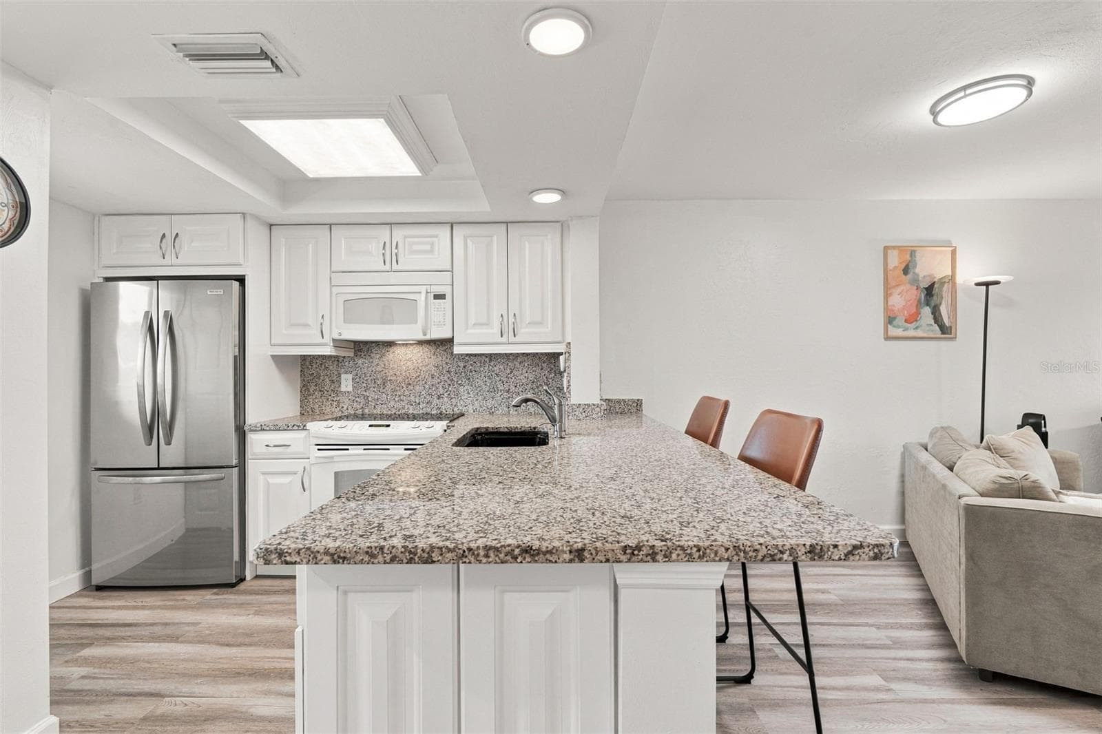 Gorgeous Granite Countertops - 12538 SW KINGSWAY CIR #1008, LAKE SUZY
