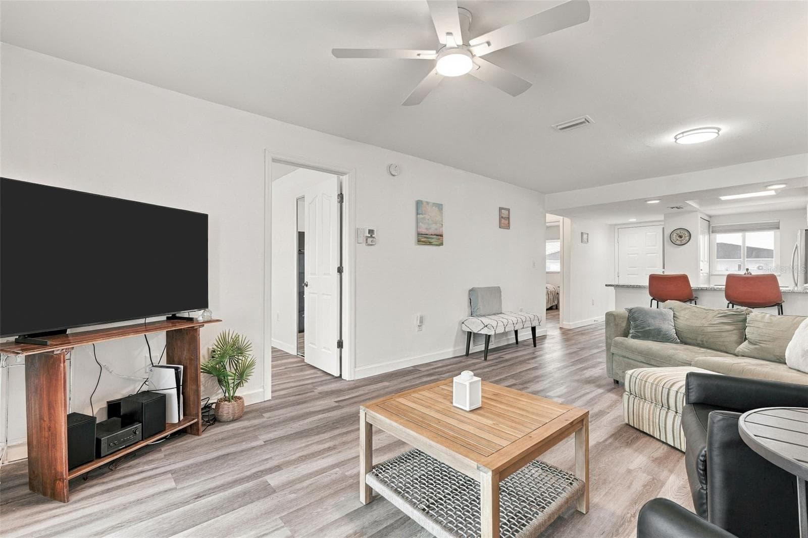 Open and Comfortable Living rOOM - 12538 SW KINGSWAY CIR #1008, LAKE SUZY