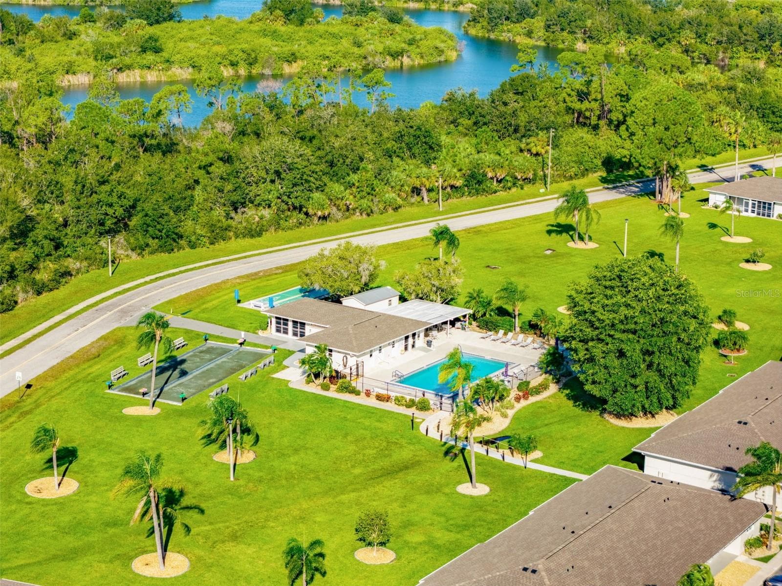 Resort Style Community Living - 12538 SW KINGSWAY CIR #1008, LAKE SUZY