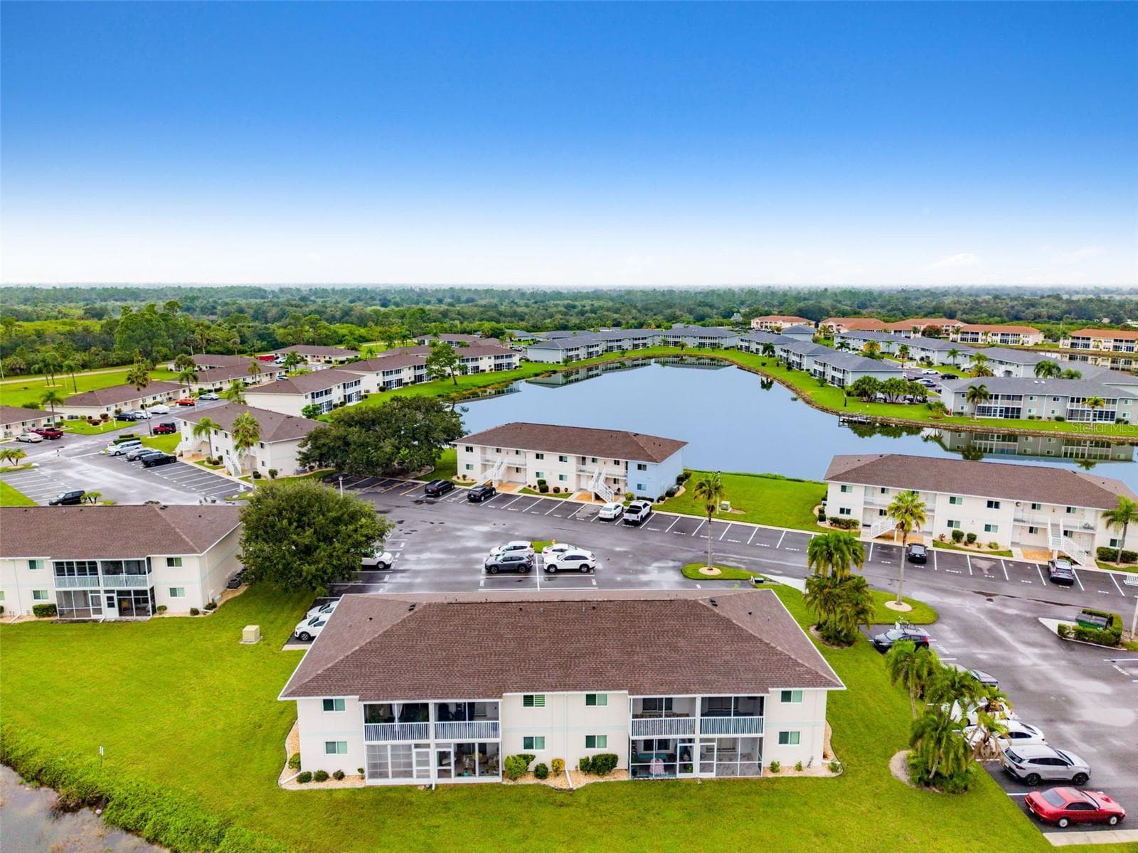 Scenic Lakefront Community - 12538 SW KINGSWAY CIR #1008, LAKE SUZY