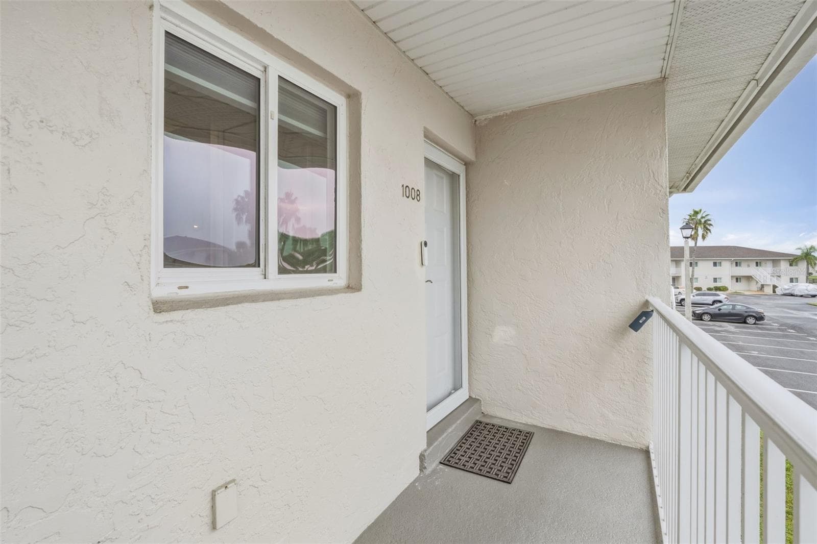 Inviting Front Entry - 12538 SW KINGSWAY CIR #1008, LAKE SUZY