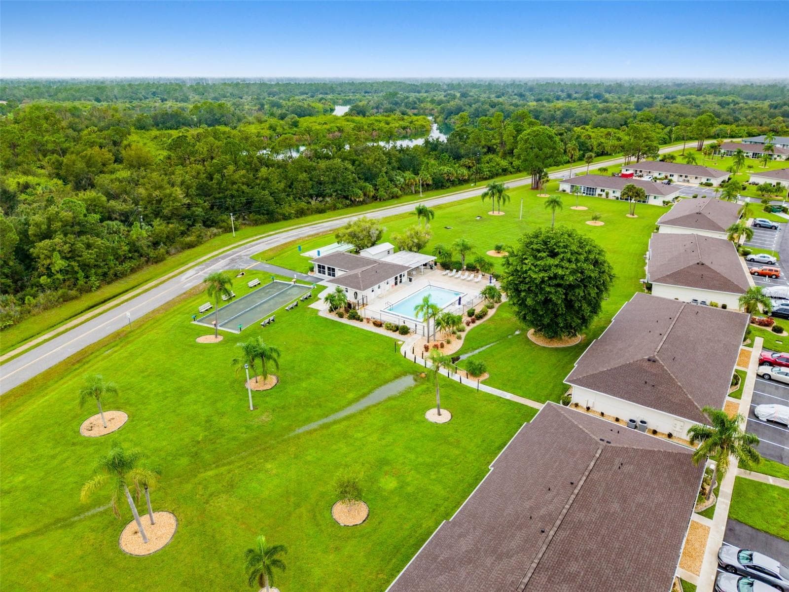 Resort Style Community Living - 12538 SW KINGSWAY CIR #1008, LAKE SUZY
