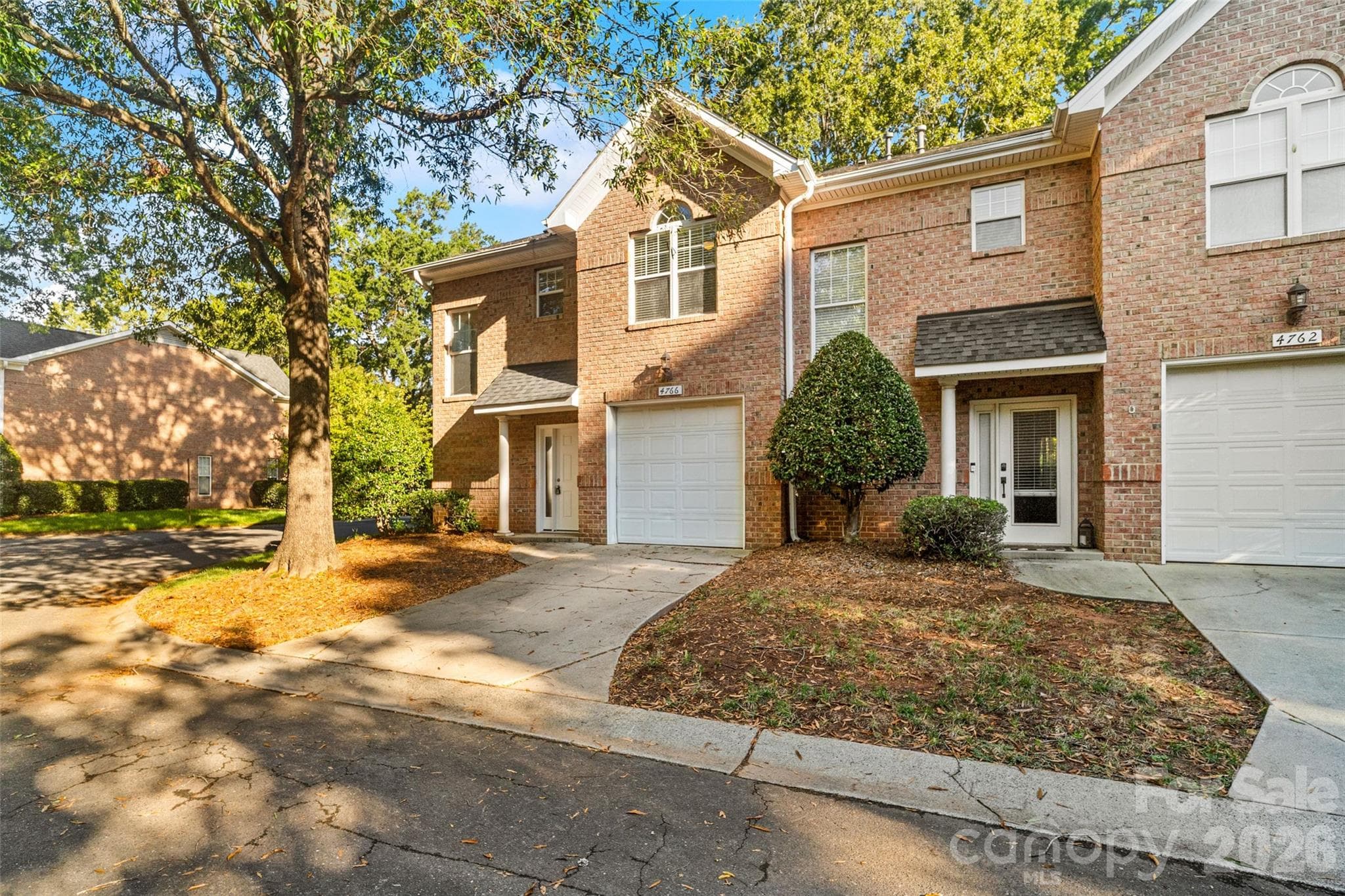 Townhouse at 4766 Hunter Crest Lane, Charlotte, photo 2 of 35